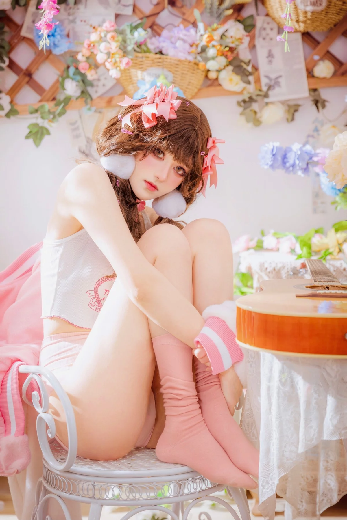 动漫博主南桃Momoko少女吉他与蝴蝶结主题性感红色上衣配红色短裤诱惑写真28P