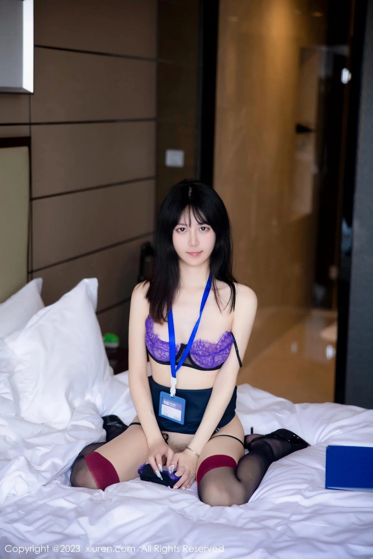 XiuRen第6407期_模特谢小蒽性感OL装脱制服露紫色蕾丝内衣配超薄黑丝诱惑写真91P