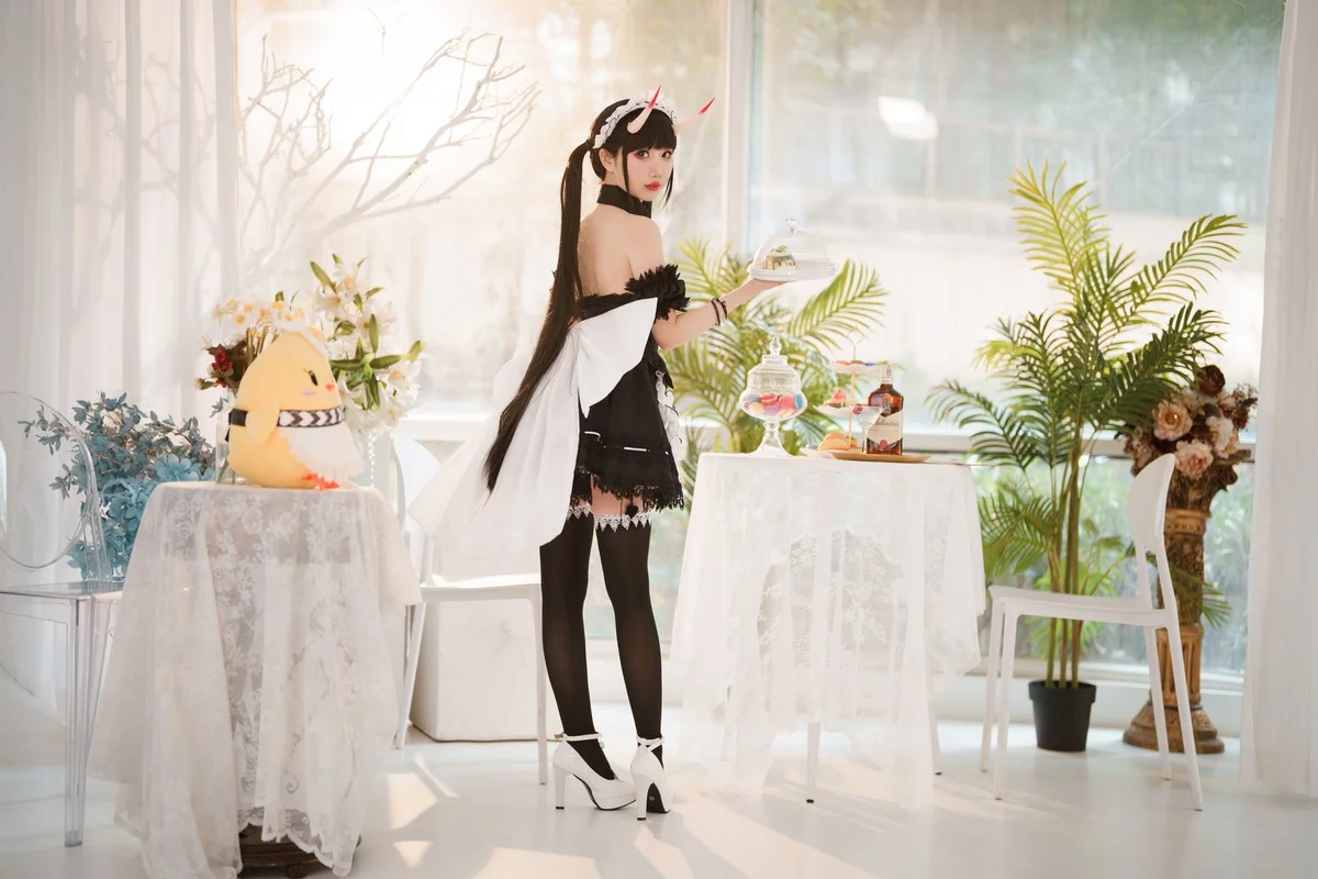 可爱人气Coser面饼仙儿能代女仆主题性感黑白女仆装配黑丝吊袜迷人诱惑写真31P