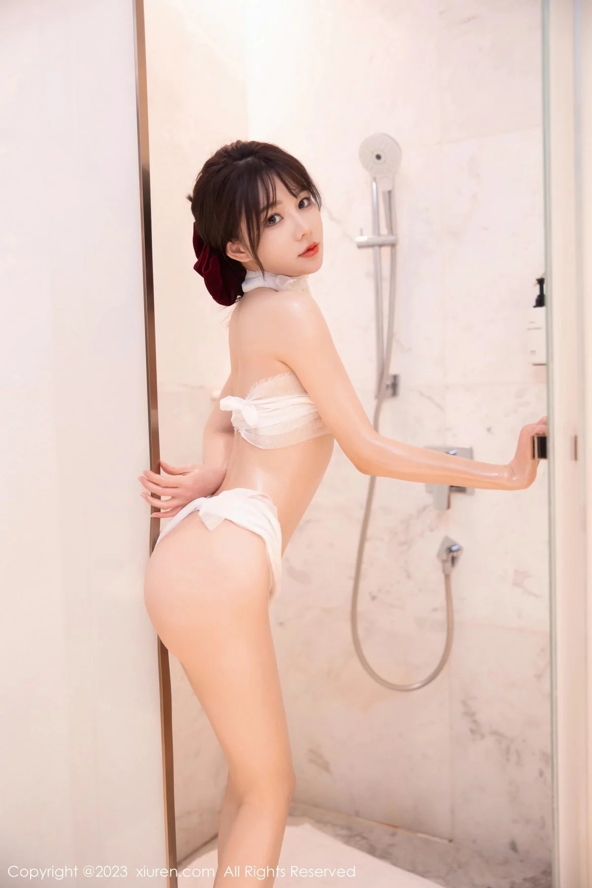 XiuRen第6405期_模特婠婠么浴室场景性感白色情趣薄纱秀曼妙身姿完美诱惑写真81P