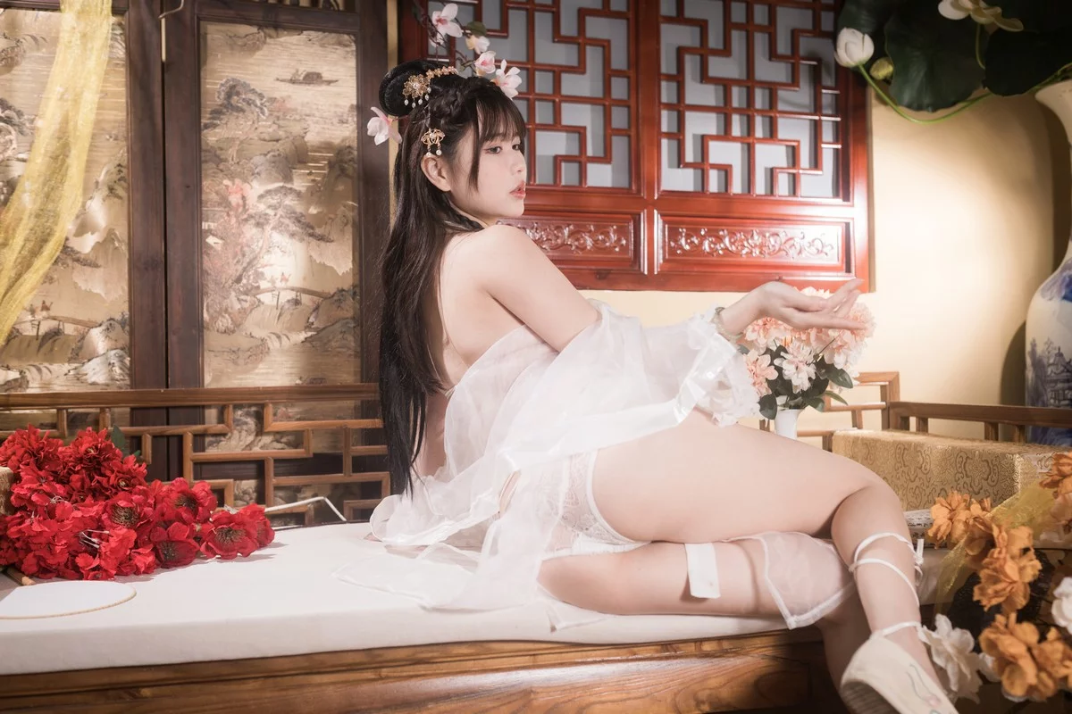 动漫博主Tina很妖孽呀聂小倩主题性感白色薄纱古装服饰露豪乳遮点极致诱惑写真92P