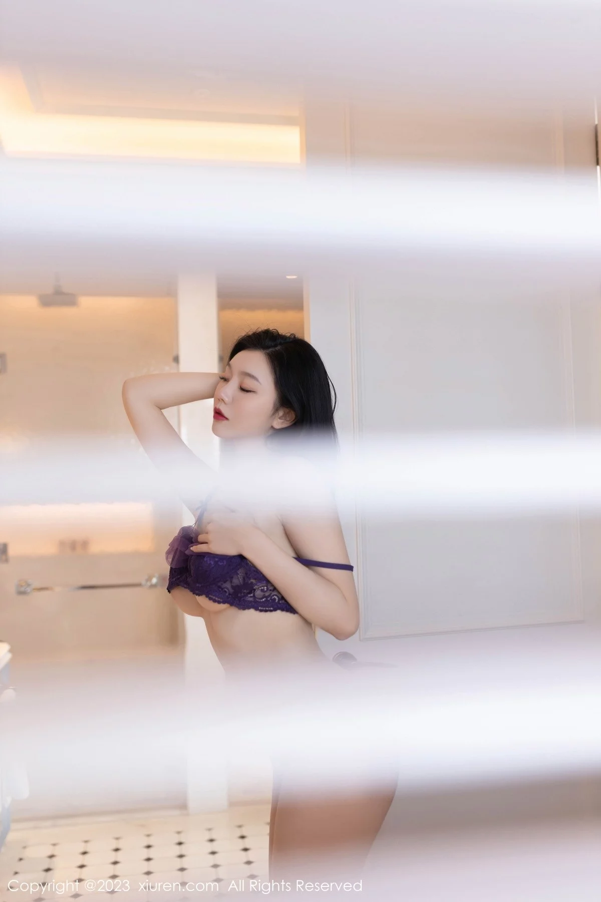 XiuRen第6413期_模特安然anran蓝色上衣配黑短裙露紫色内衣秀曼妙身姿诱惑写真80P