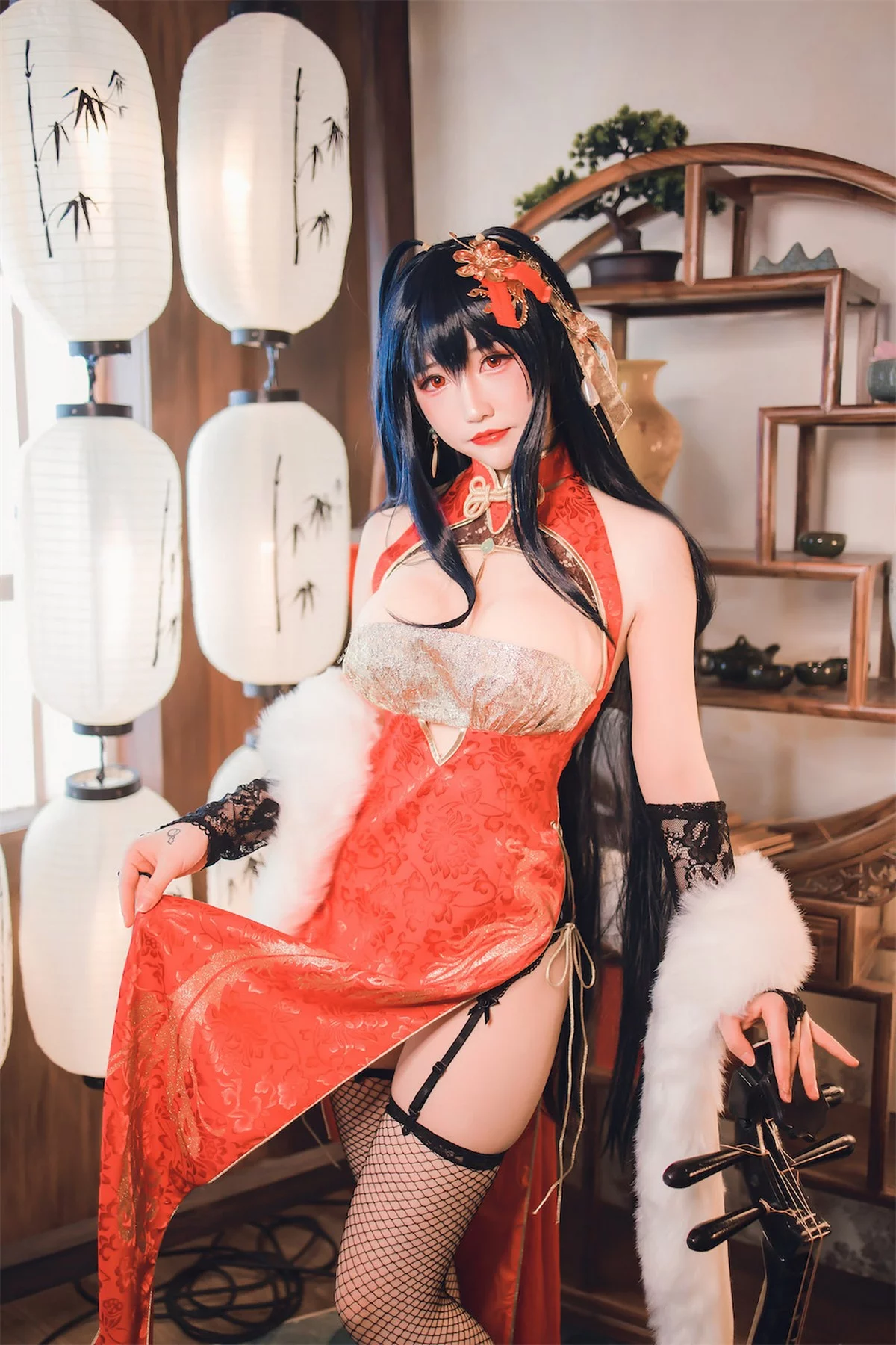 网络美女Coser衣衣碧蓝航线大凤旗袍主题性感红色露胸旗袍配黑丝网袜诱惑写真35P