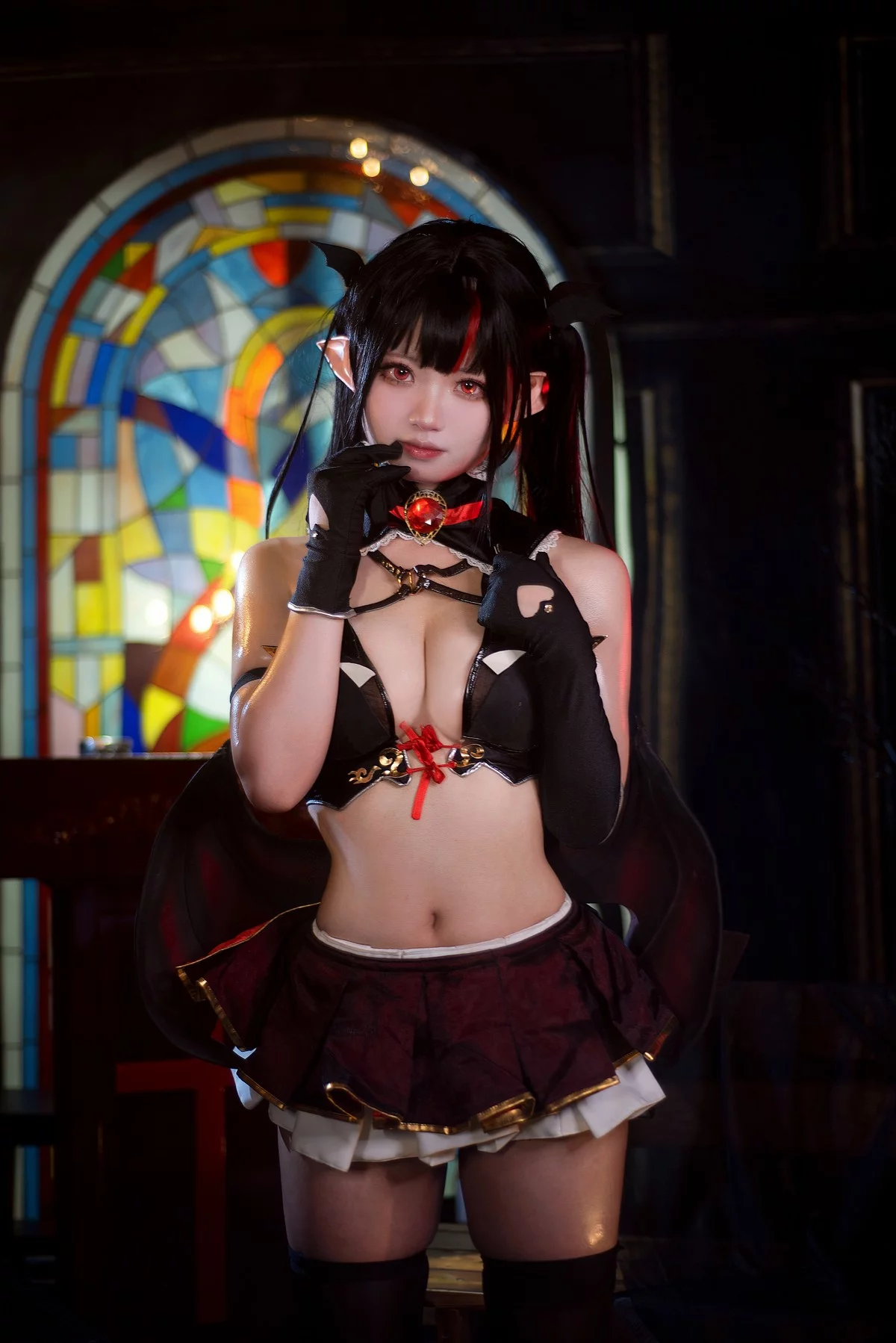 Coser美女伊喵君萝贝莉雅主题私房性感黑色内衣配黑丝袜秀完美身材诱惑写真29P