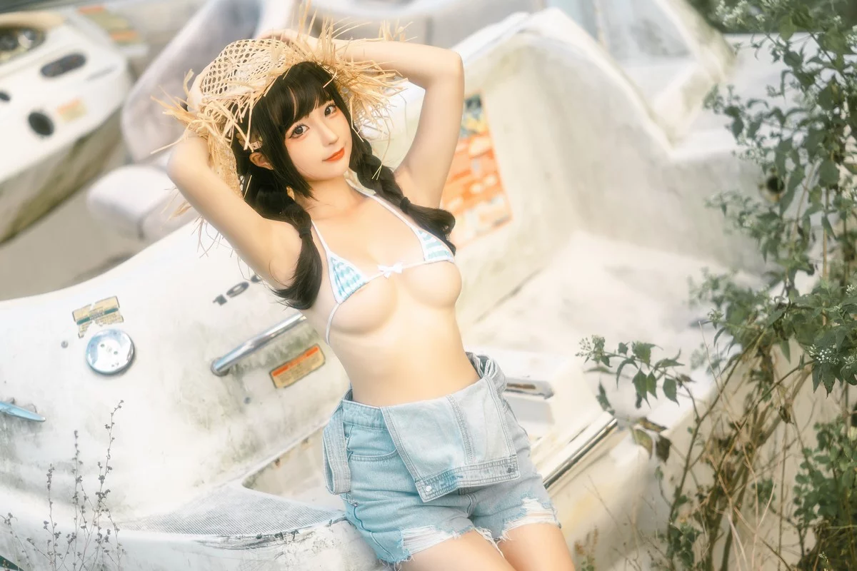 动漫博主蠢沫沫废船记主题户外脱牛仔背带服露三点式内衣秀豪乳遮点诱惑写真116P
