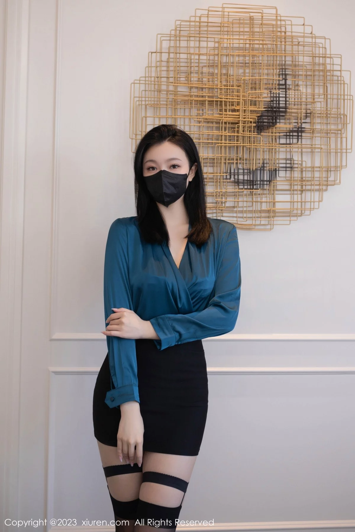 XiuRen第6413期_模特安然anran蓝色上衣配黑短裙露紫色内衣秀曼妙身姿诱惑写真80P