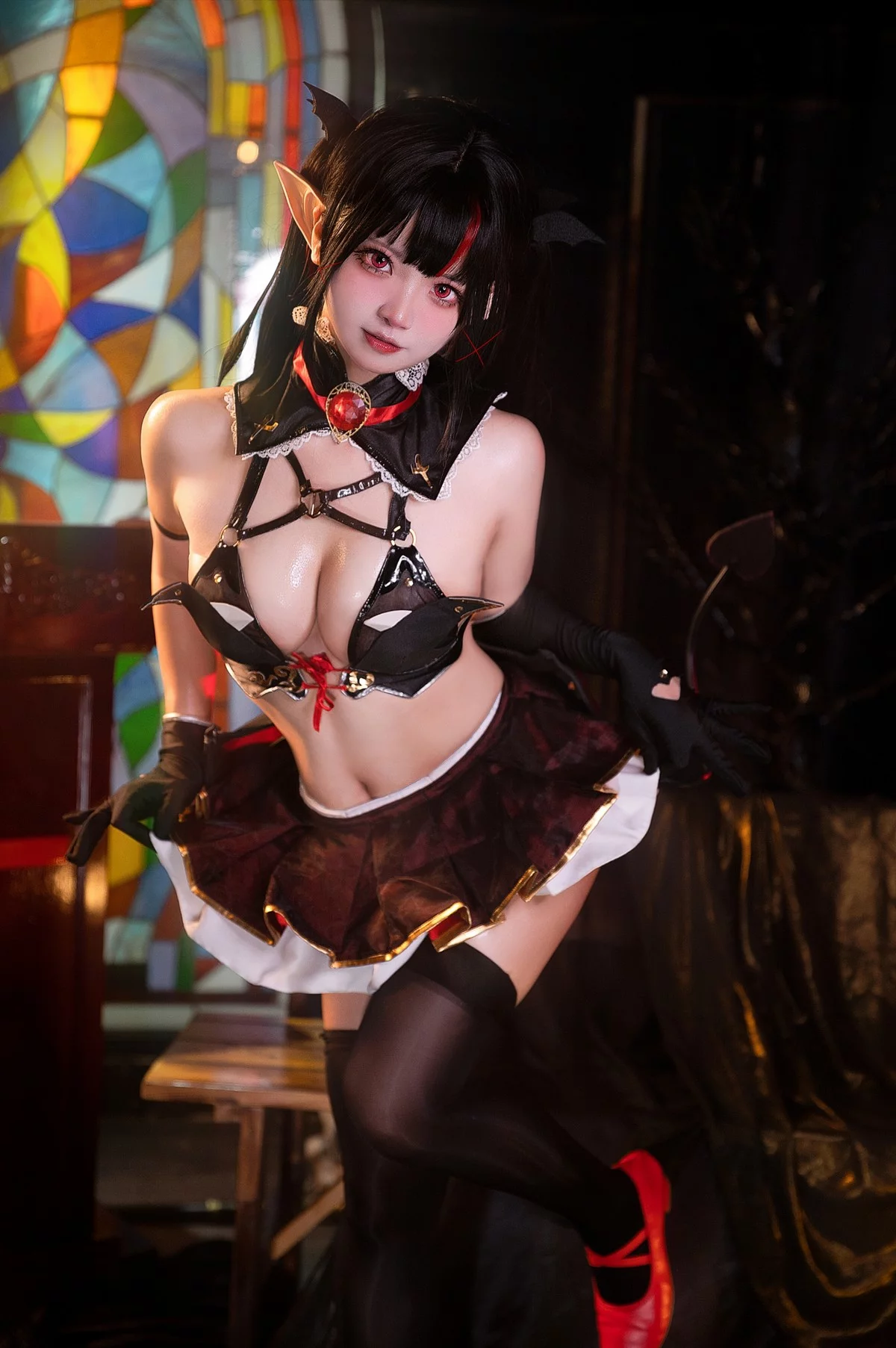 Coser美女伊喵君萝贝莉雅主题私房性感黑色内衣配黑丝袜秀完美身材诱惑写真29P