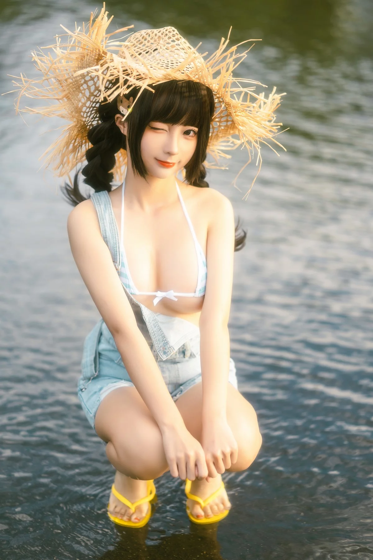动漫博主蠢沫沫废船记主题户外脱牛仔背带服露三点式内衣秀豪乳遮点诱惑写真116P