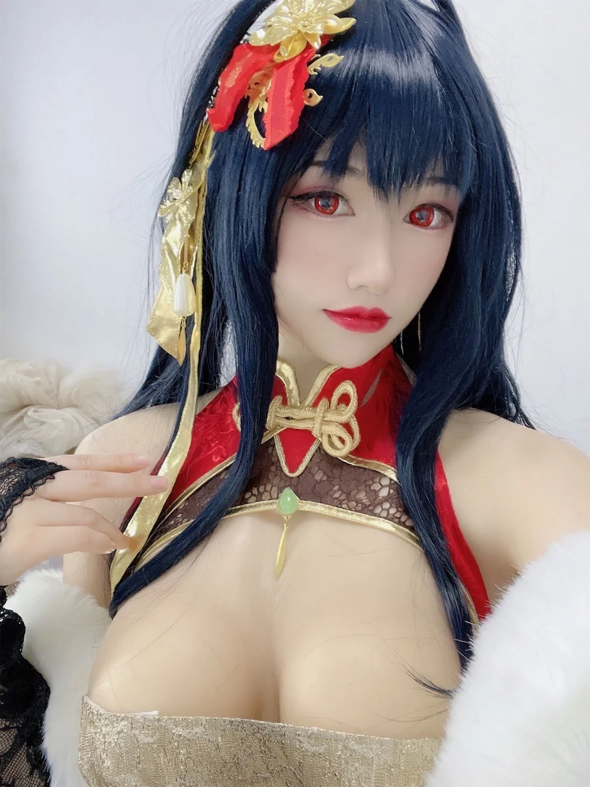网络美女Coser衣衣碧蓝航线大凤旗袍主题性感红色露胸旗袍配黑丝网袜诱惑写真35P