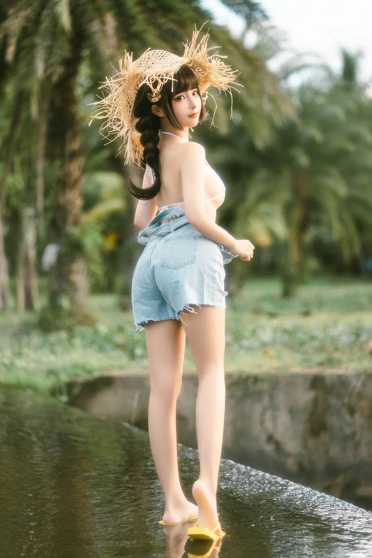 动漫博主蠢沫沫废船记主题户外脱牛仔背带服露三点式内衣秀豪乳遮点诱惑写真116P