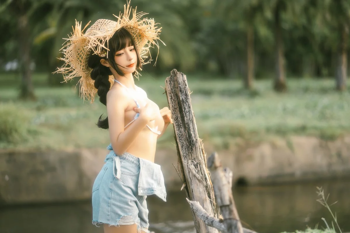 动漫博主蠢沫沫废船记主题户外脱牛仔背带服露三点式内衣秀豪乳遮点诱惑写真116P