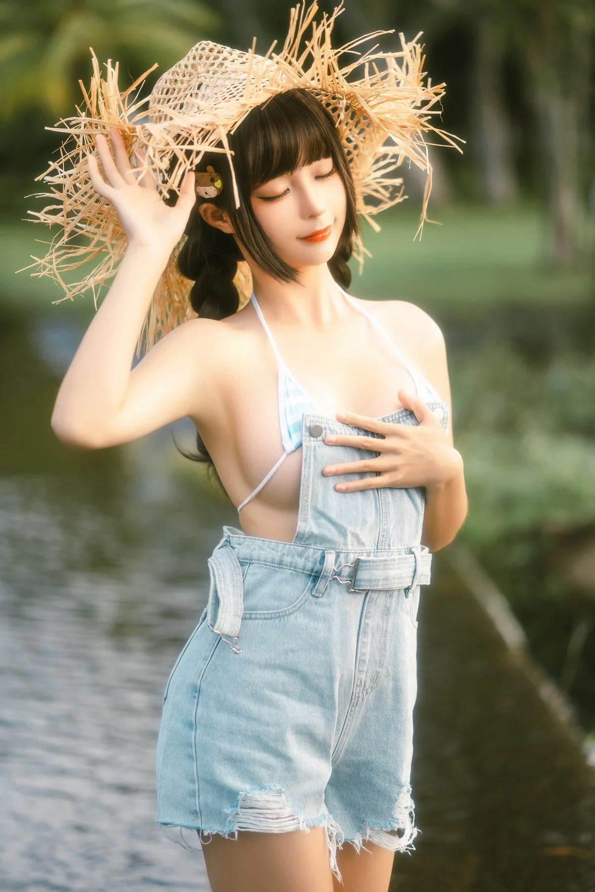 动漫博主蠢沫沫废船记主题户外脱牛仔背带服露三点式内衣秀豪乳遮点诱惑写真116P