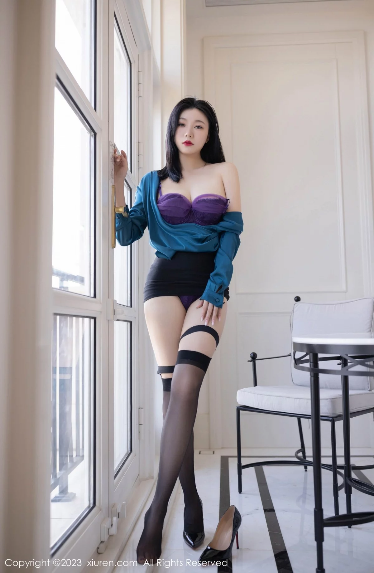 XiuRen第6413期_模特安然anran蓝色上衣配黑短裙露紫色内衣秀曼妙身姿诱惑写真80P