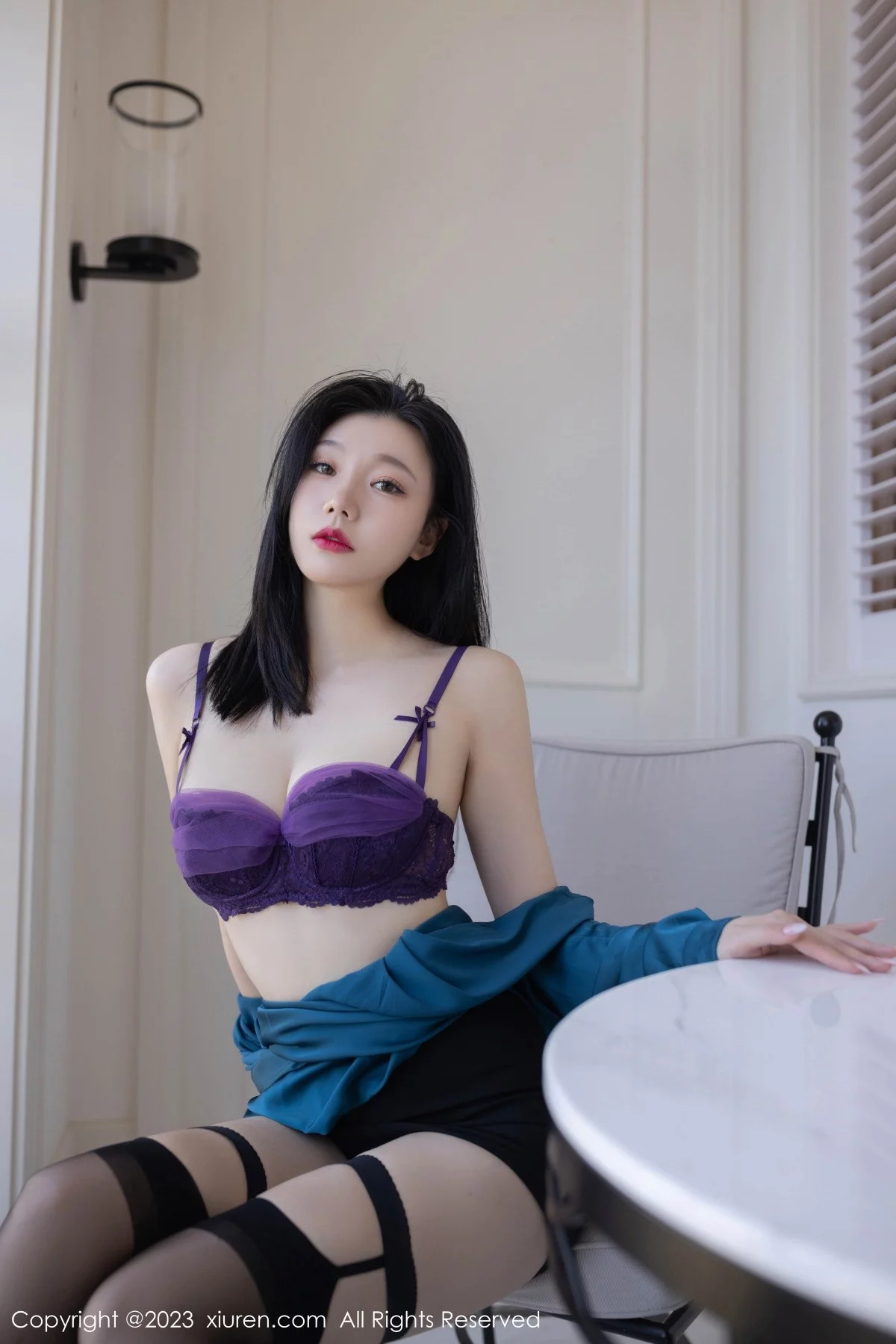 XiuRen第6413期_模特安然anran蓝色上衣配黑短裙露紫色内衣秀曼妙身姿诱惑写真80P