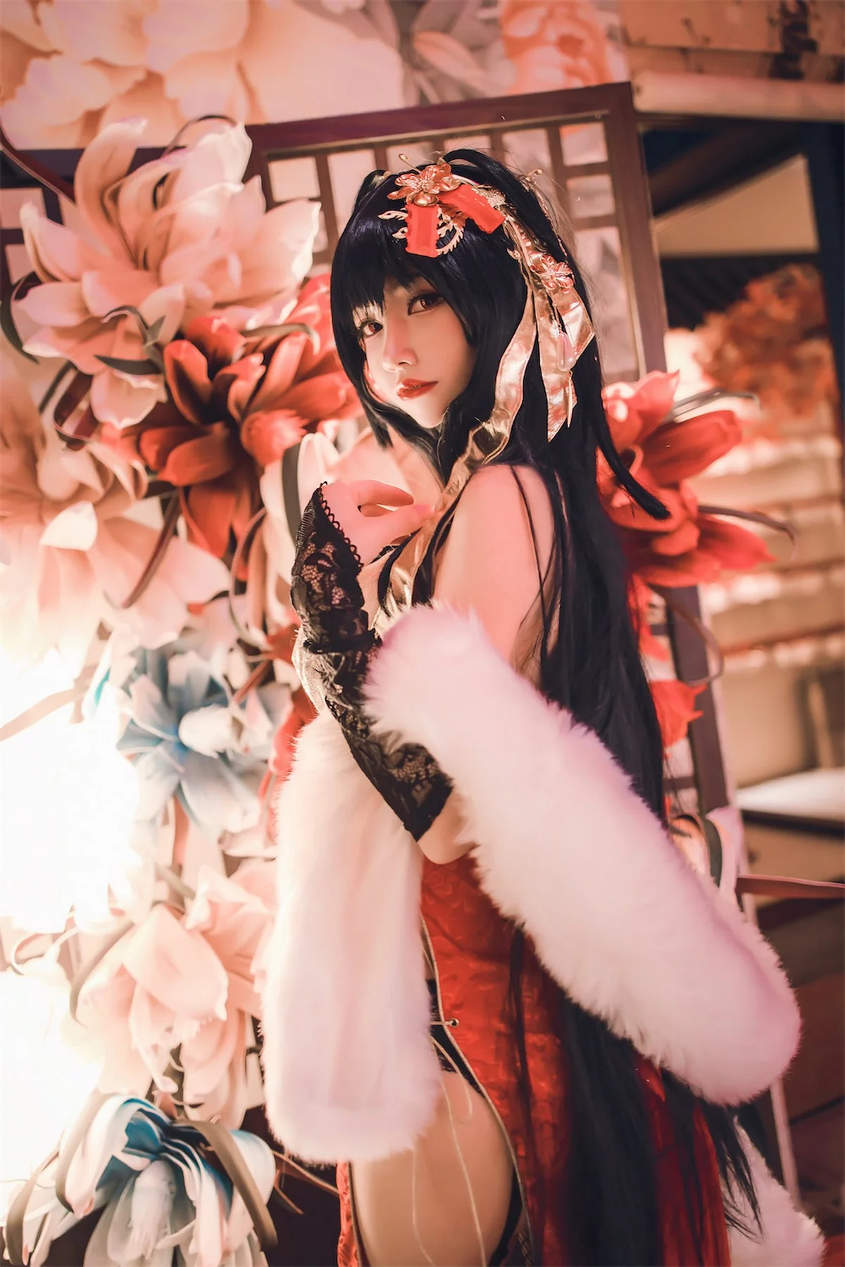 网络美女Coser衣衣碧蓝航线大凤旗袍主题性感红色露胸旗袍配黑丝网袜诱惑写真35P