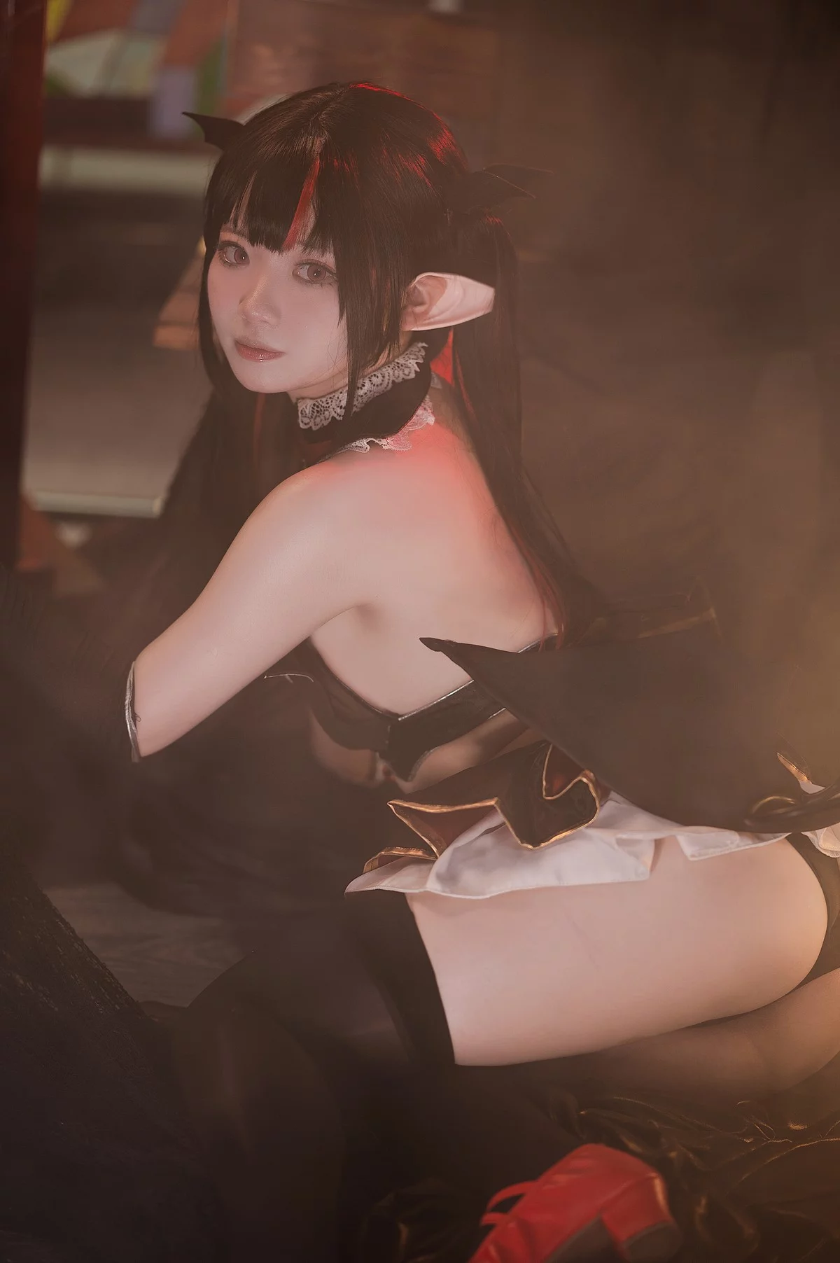 Coser美女伊喵君萝贝莉雅主题私房性感黑色内衣配黑丝袜秀完美身材诱惑写真29P