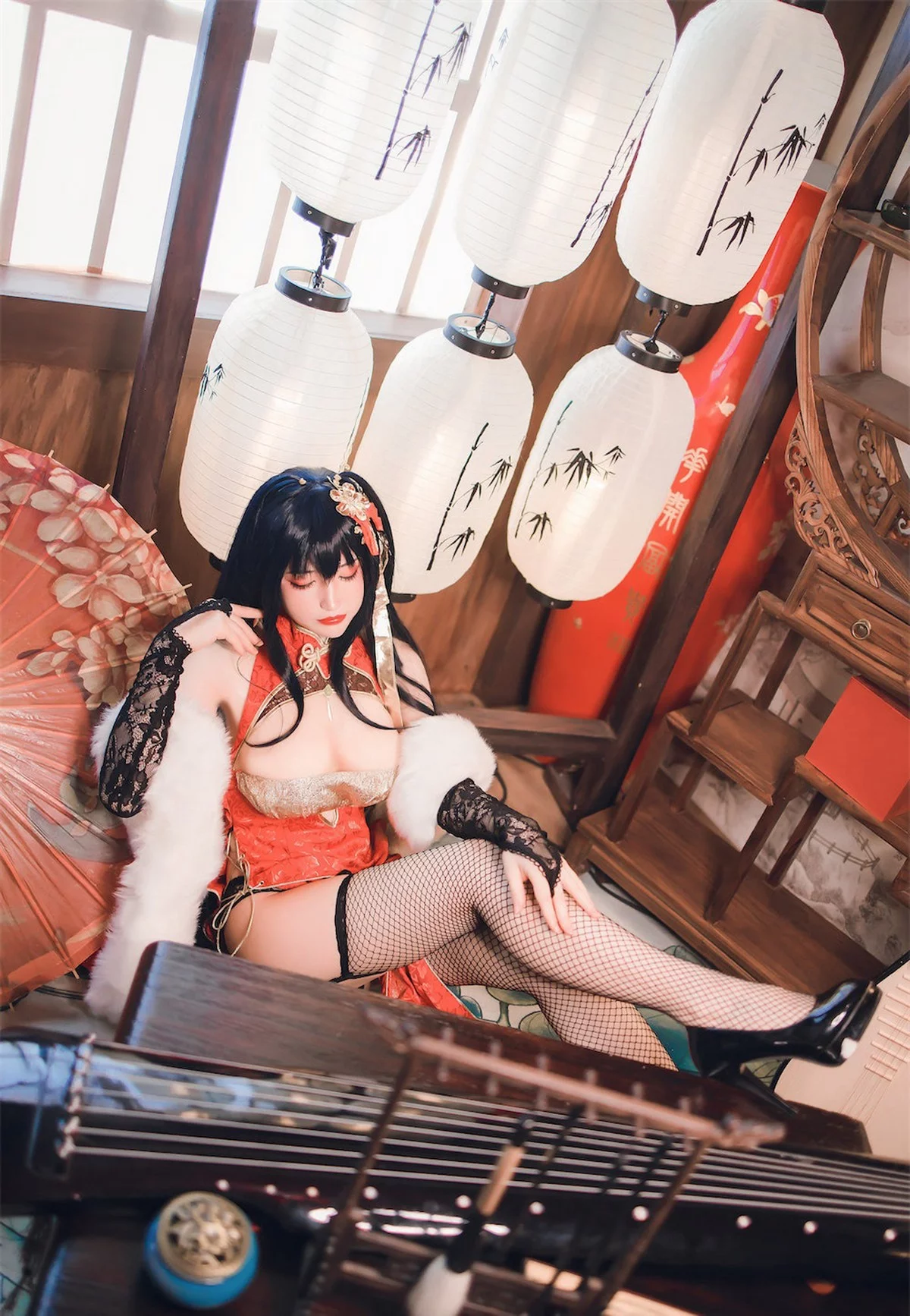 网络美女Coser衣衣碧蓝航线大凤旗袍主题性感红色露胸旗袍配黑丝网袜诱惑写真35P