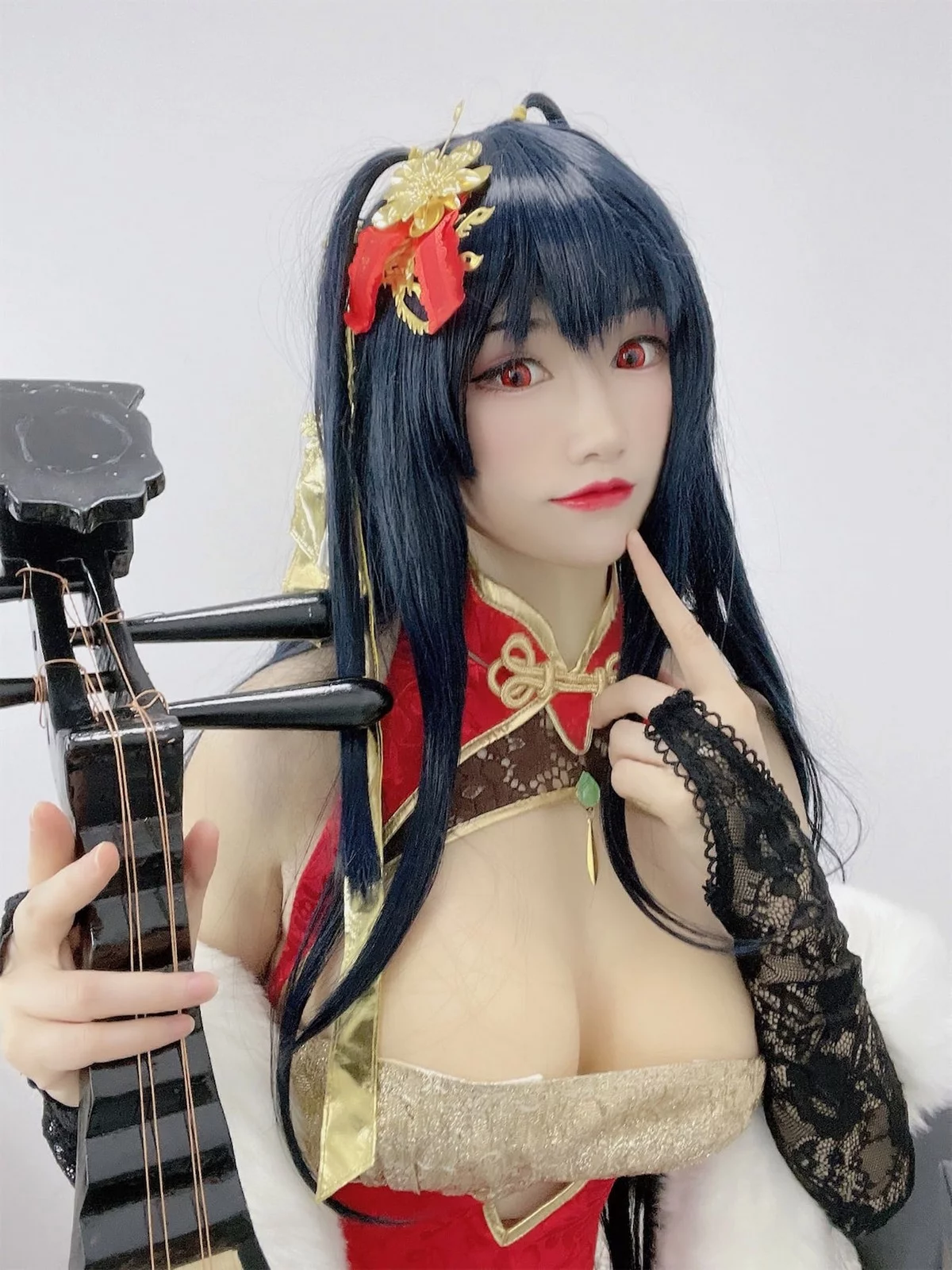 网络美女Coser衣衣碧蓝航线大凤旗袍主题性感红色露胸旗袍配黑丝网袜诱惑写真35P