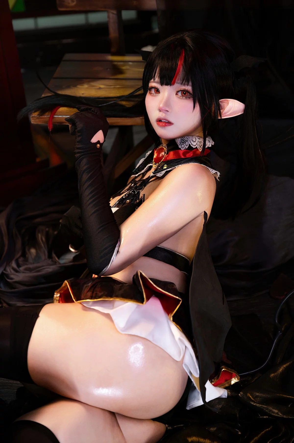 Coser美女伊喵君萝贝莉雅主题私房性感黑色内衣配黑丝袜秀完美身材诱惑写真29P