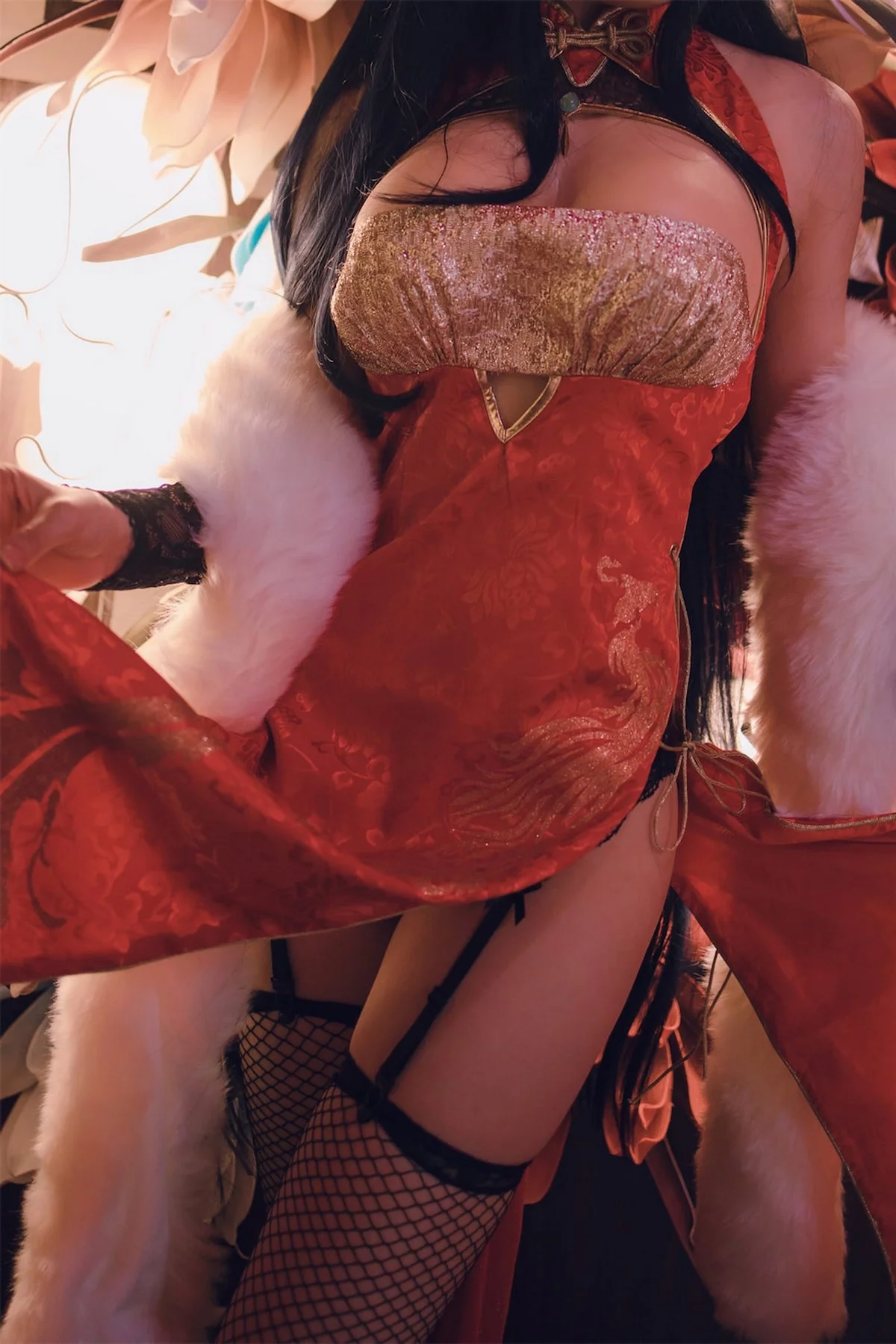 网络美女Coser衣衣碧蓝航线大凤旗袍主题性感红色露胸旗袍配黑丝网袜诱惑写真35P