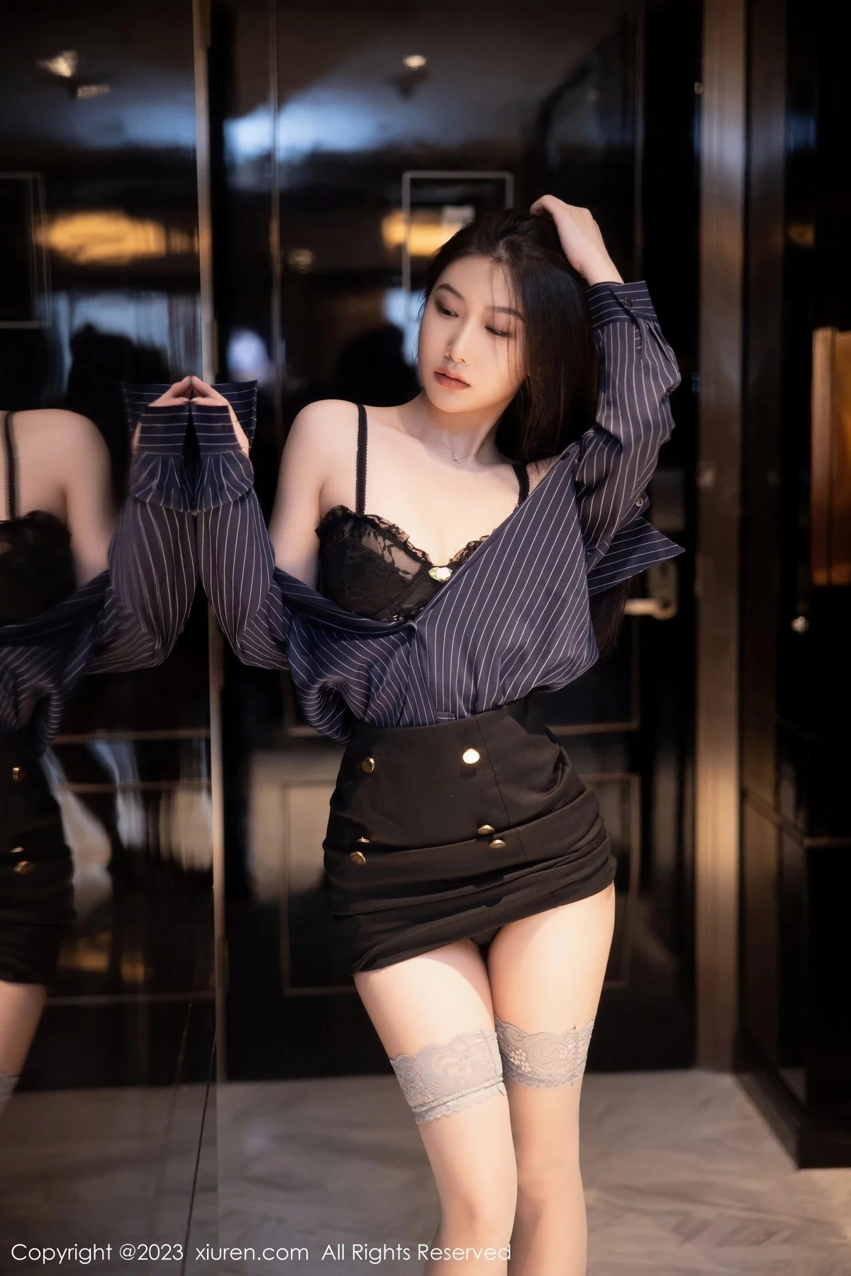 XiuRen第6418期_模特李佳芮cherie深色条纹服配短裙露黑色蕾丝情趣内衣诱惑写真75P