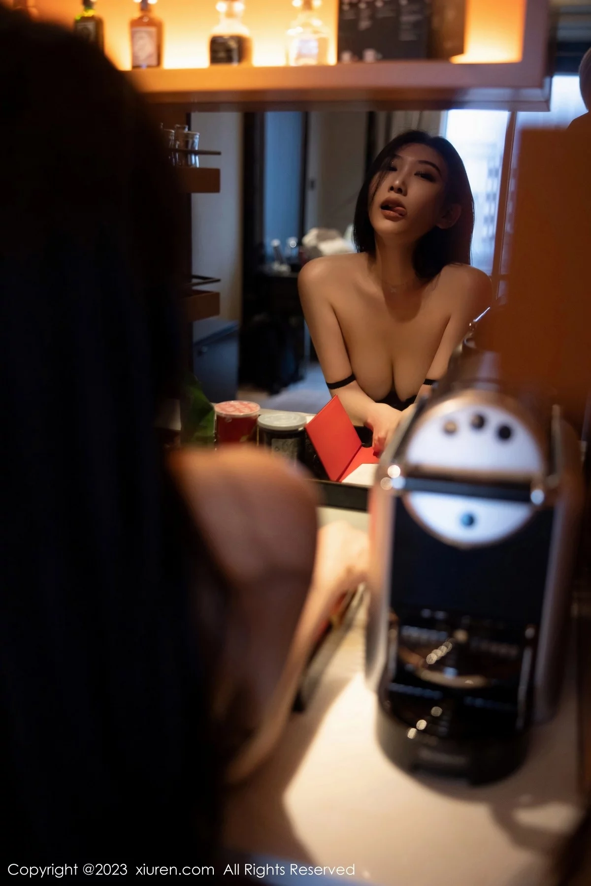 XiuRen第6418期_模特李佳芮cherie深色条纹服配短裙露黑色蕾丝情趣内衣诱惑写真75P