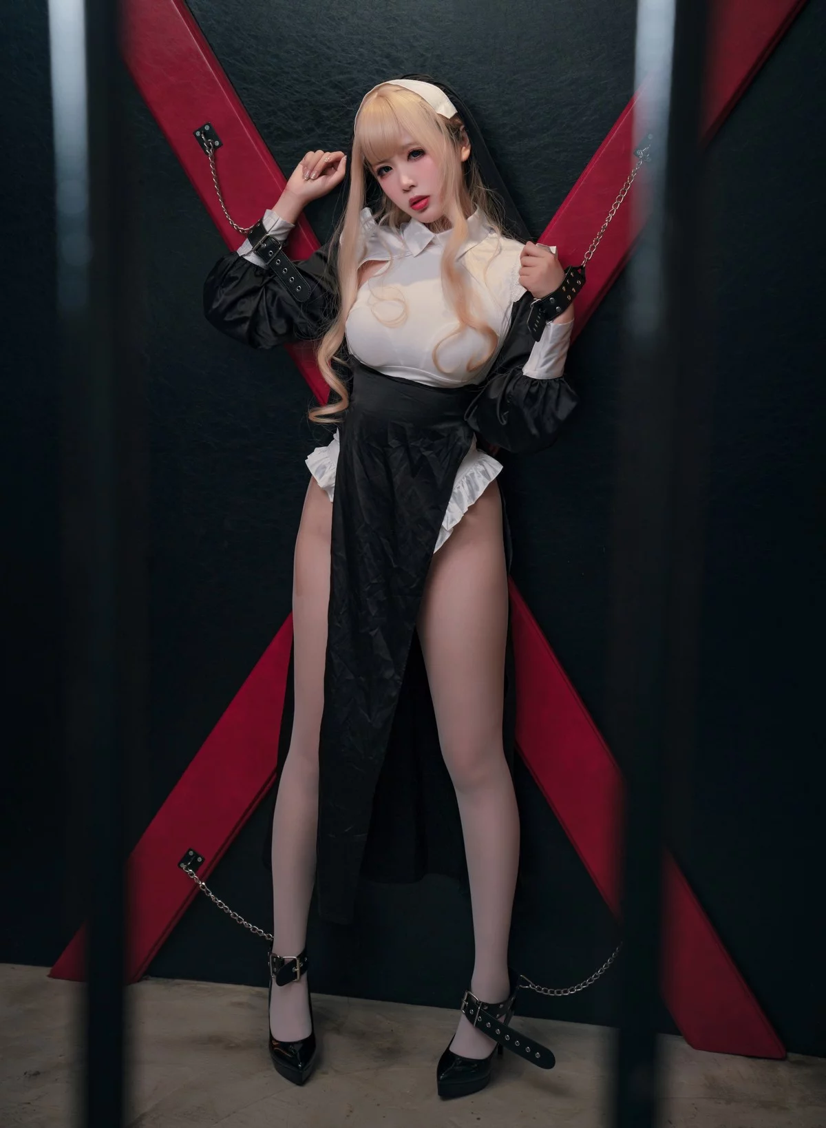 网络美女轩萧学姐修女主题性感白色薄透连体衣配白丝袜秀完美身材诱惑写真49P