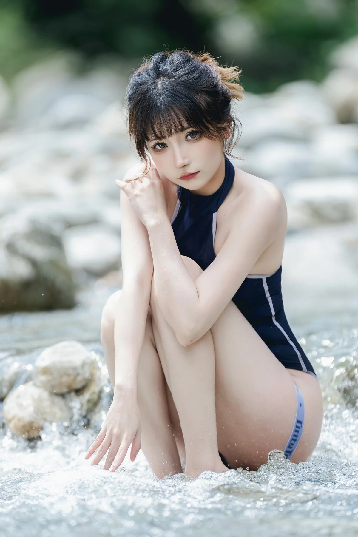网络美女是三不是世w小溪竞泳主题户外性感连体泳衣秀完美身材诱惑写真47P