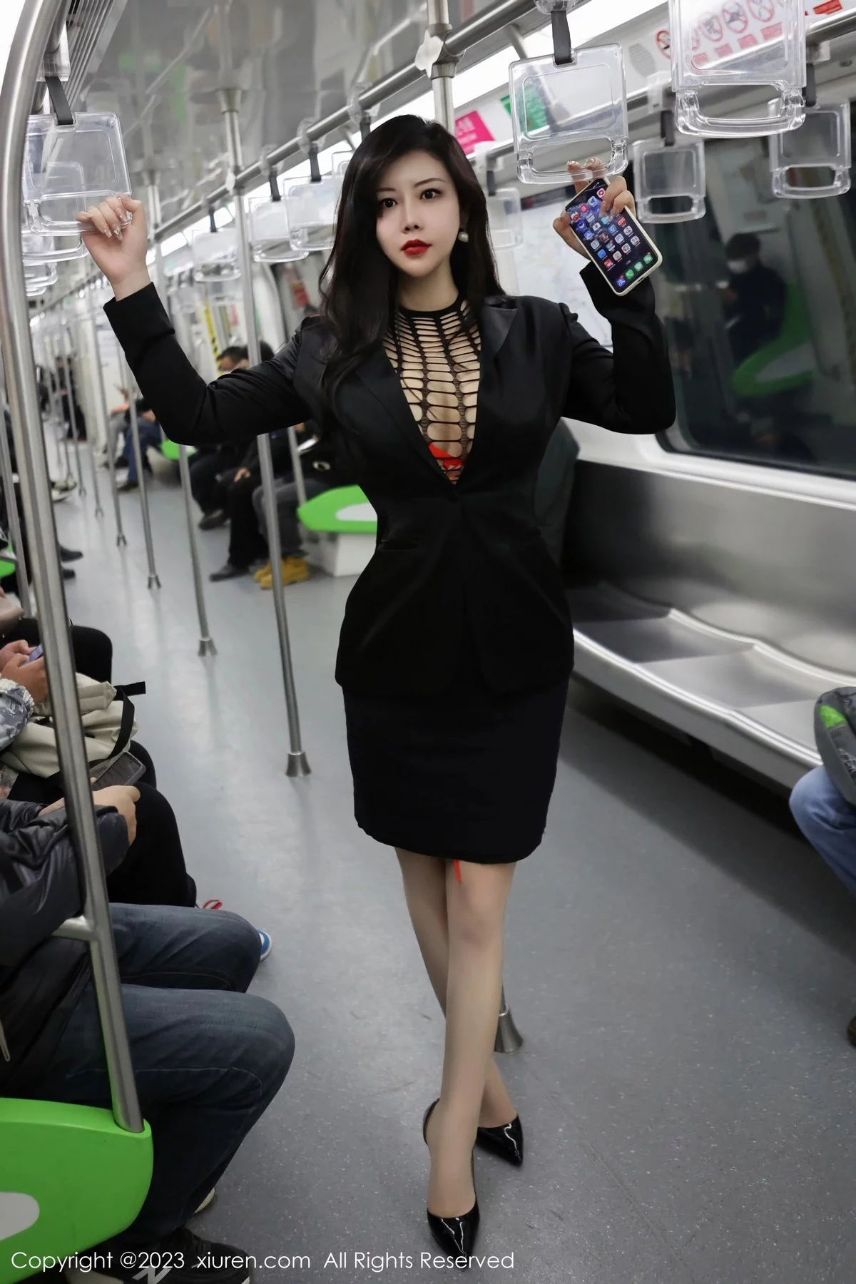 XiuRen第6421期_模特王婉悠Queen性感浅黑色OL服露红色情趣内衣丰满诱惑写真93P