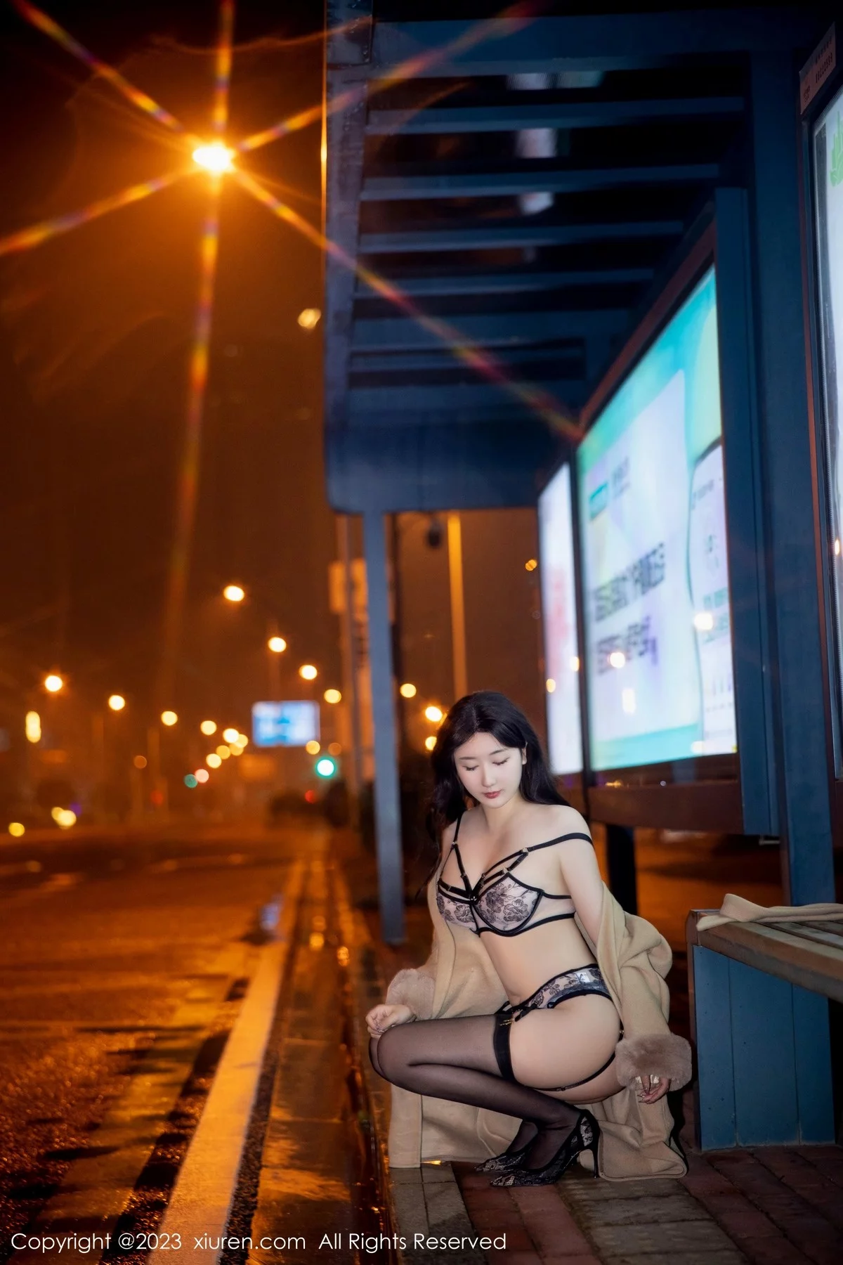 XiuRen第6424期_模特江真真脱外套露性感蕾丝内衣配黑丝吊袜秀完美身材诱惑写真66P
