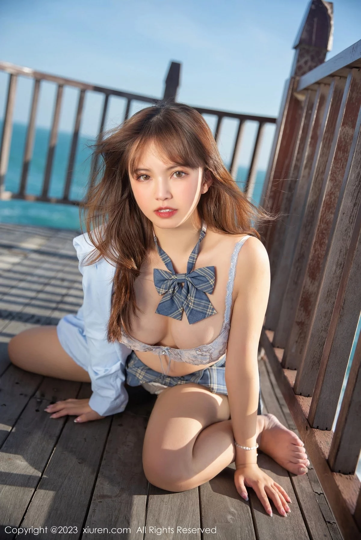XiuRen第6423期_模特张思允Nice海边场景淡蓝色上衣配格子裙露浅色内衣诱惑写真81P