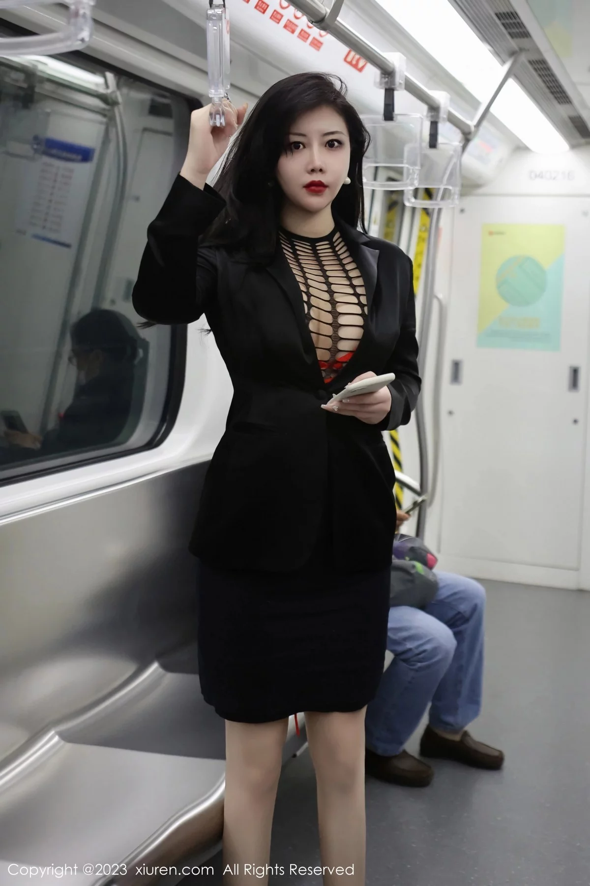 XiuRen第6421期_模特王婉悠Queen性感浅黑色OL服露红色情趣内衣丰满诱惑写真93P