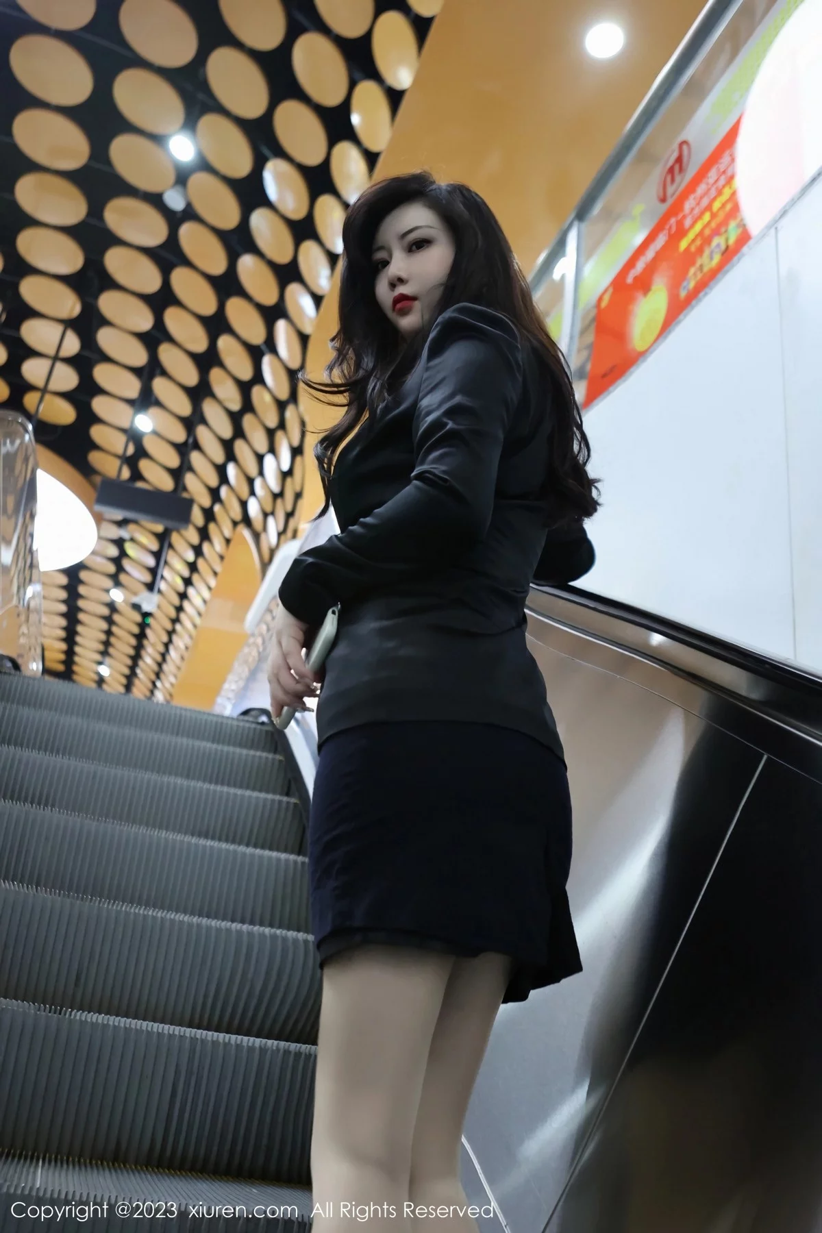 XiuRen第6421期_模特王婉悠Queen性感浅黑色OL服露红色情趣内衣丰满诱惑写真93P