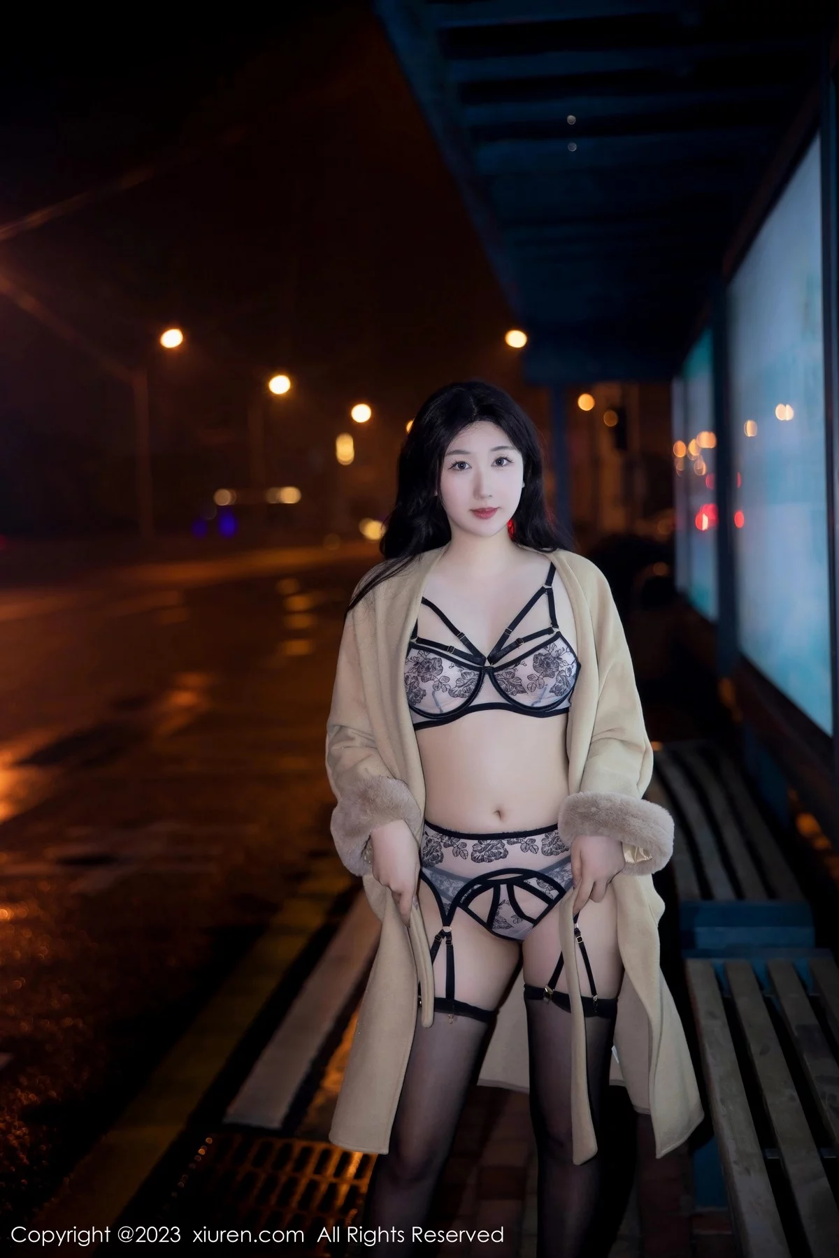 XiuRen第6424期_模特江真真脱外套露性感蕾丝内衣配黑丝吊袜秀完美身材诱惑写真66P