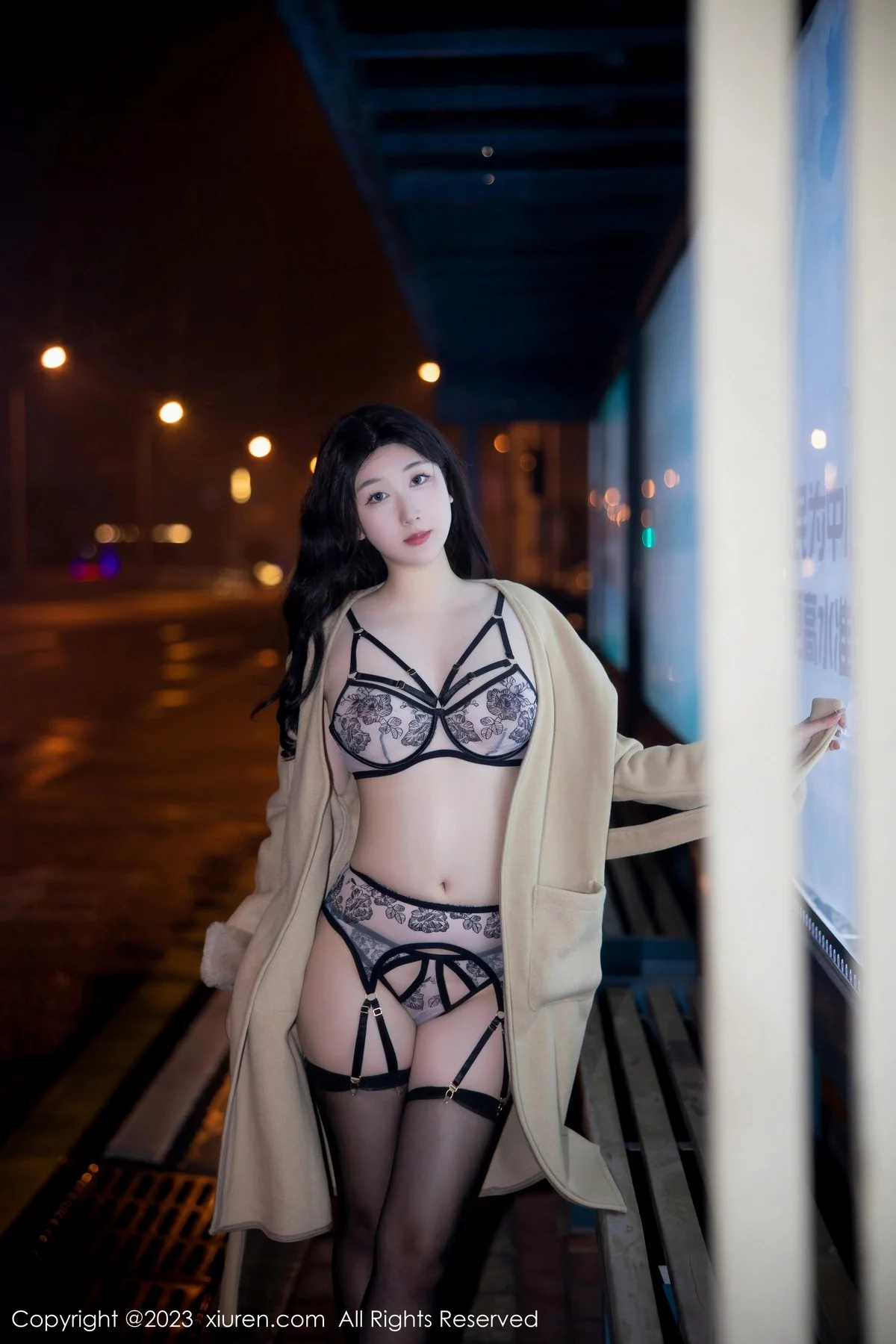 XiuRen第6424期_模特江真真脱外套露性感蕾丝内衣配黑丝吊袜秀完美身材诱惑写真66P