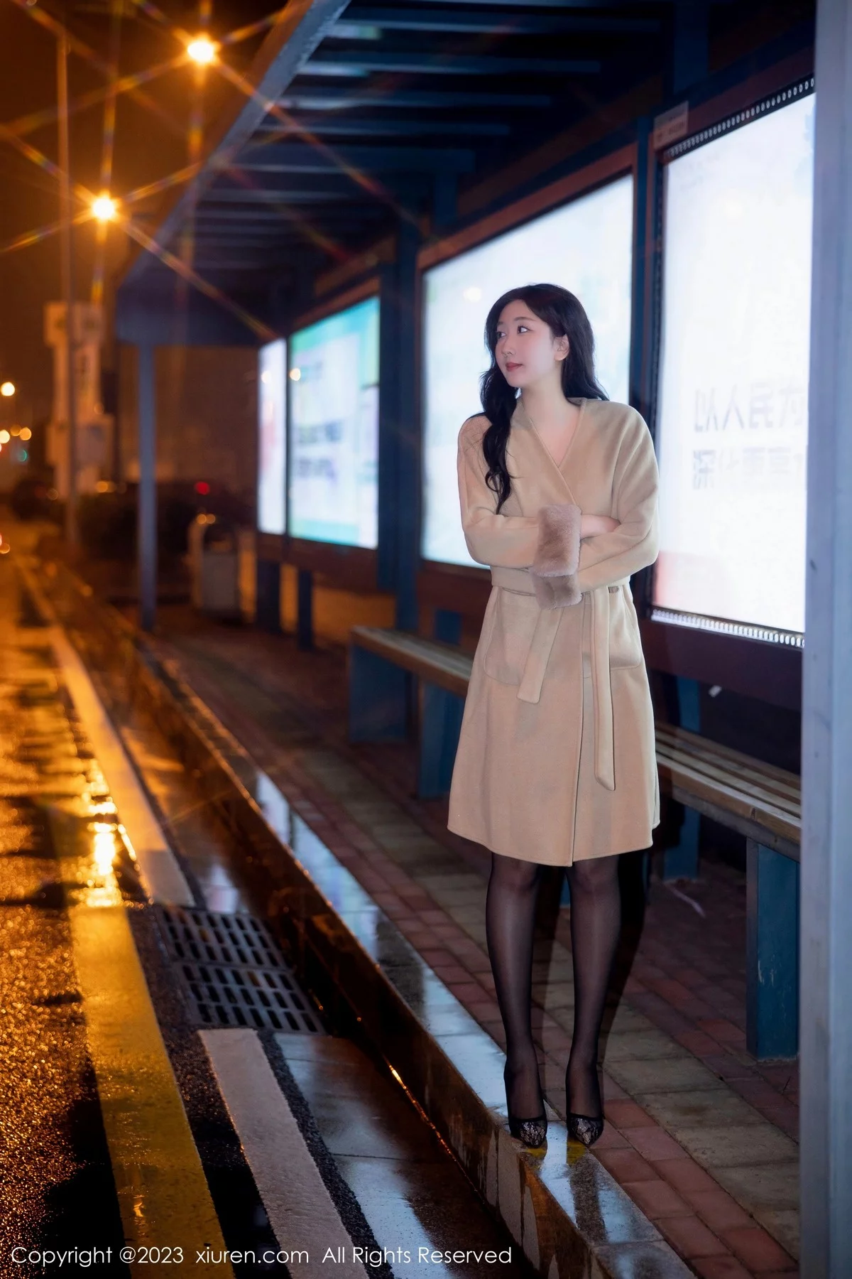 XiuRen第6424期_模特江真真脱外套露性感蕾丝内衣配黑丝吊袜秀完美身材诱惑写真66P