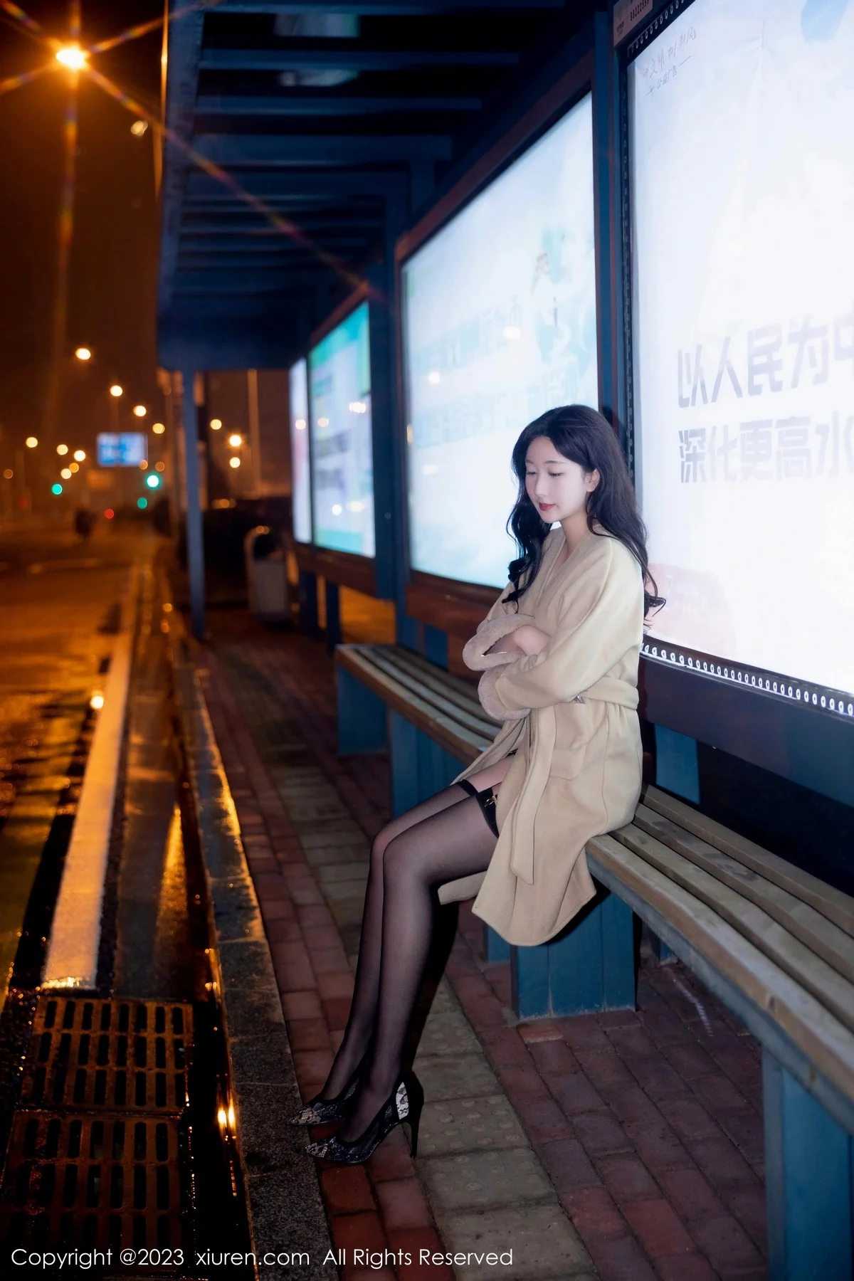 XiuRen第6424期_模特江真真脱外套露性感蕾丝内衣配黑丝吊袜秀完美身材诱惑写真66P