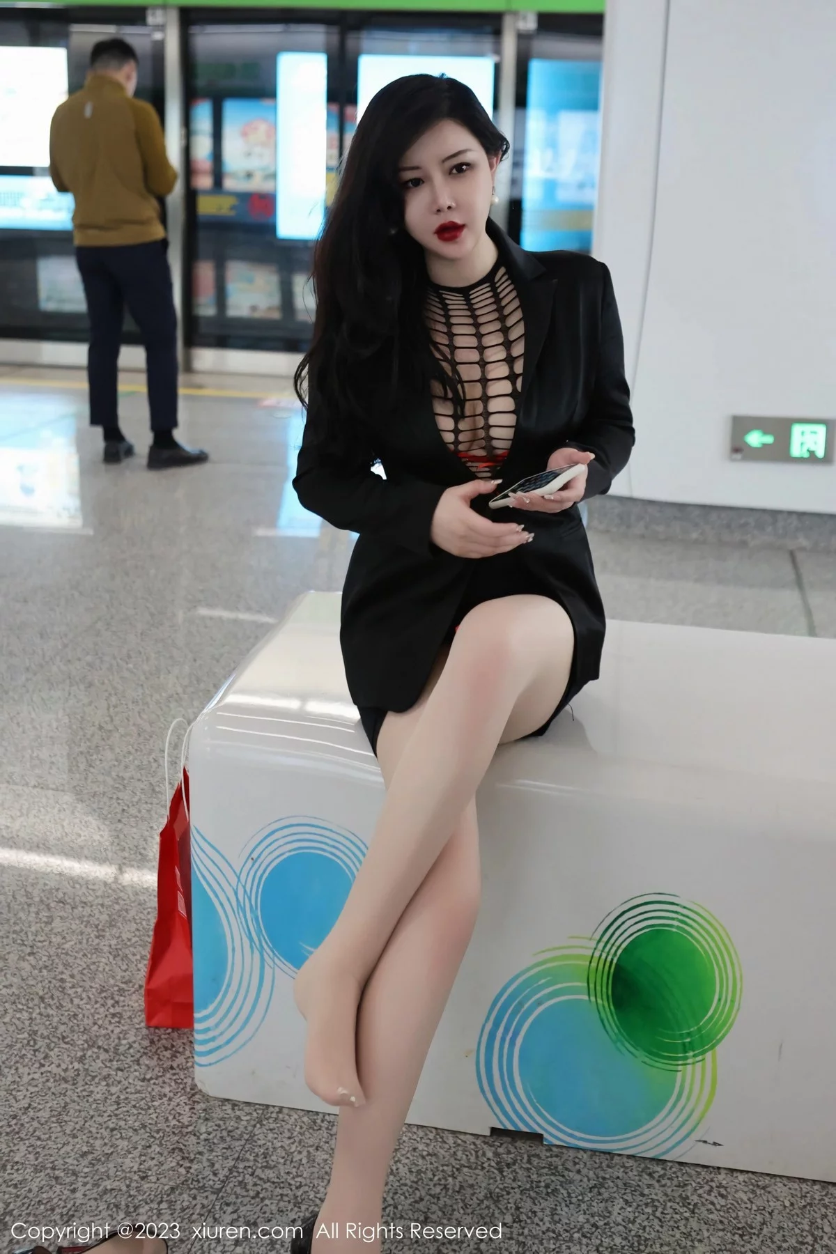 XiuRen第6421期_模特王婉悠Queen性感浅黑色OL服露红色情趣内衣丰满诱惑写真93P
