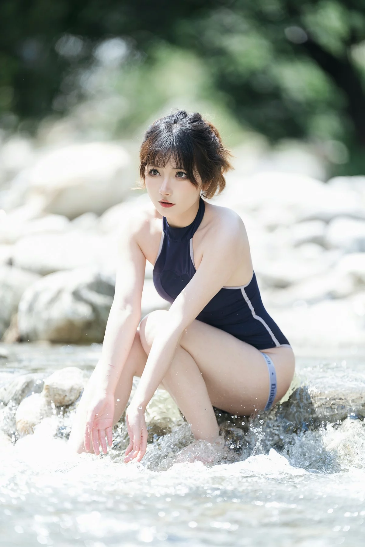 网络美女是三不是世w小溪竞泳主题户外性感连体泳衣秀完美身材诱惑写真47P