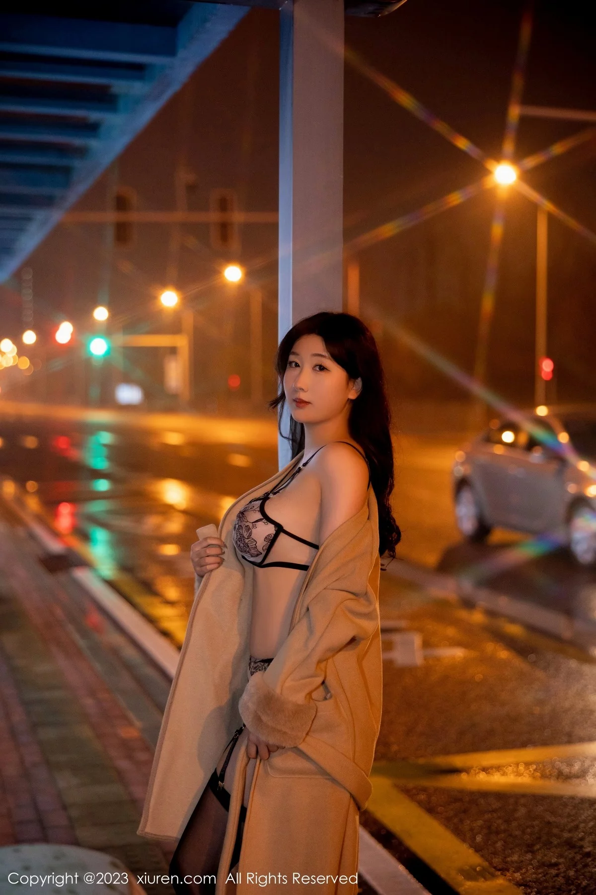 XiuRen第6424期_模特江真真脱外套露性感蕾丝内衣配黑丝吊袜秀完美身材诱惑写真66P