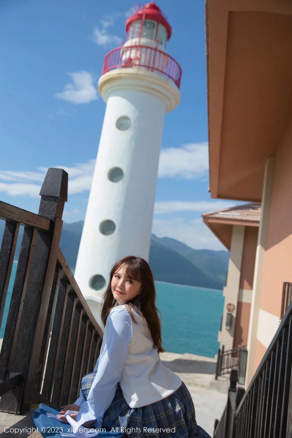 XiuRen第6423期_模特张思允Nice海边场景淡蓝色上衣配格子裙露浅色内衣诱惑写真81P