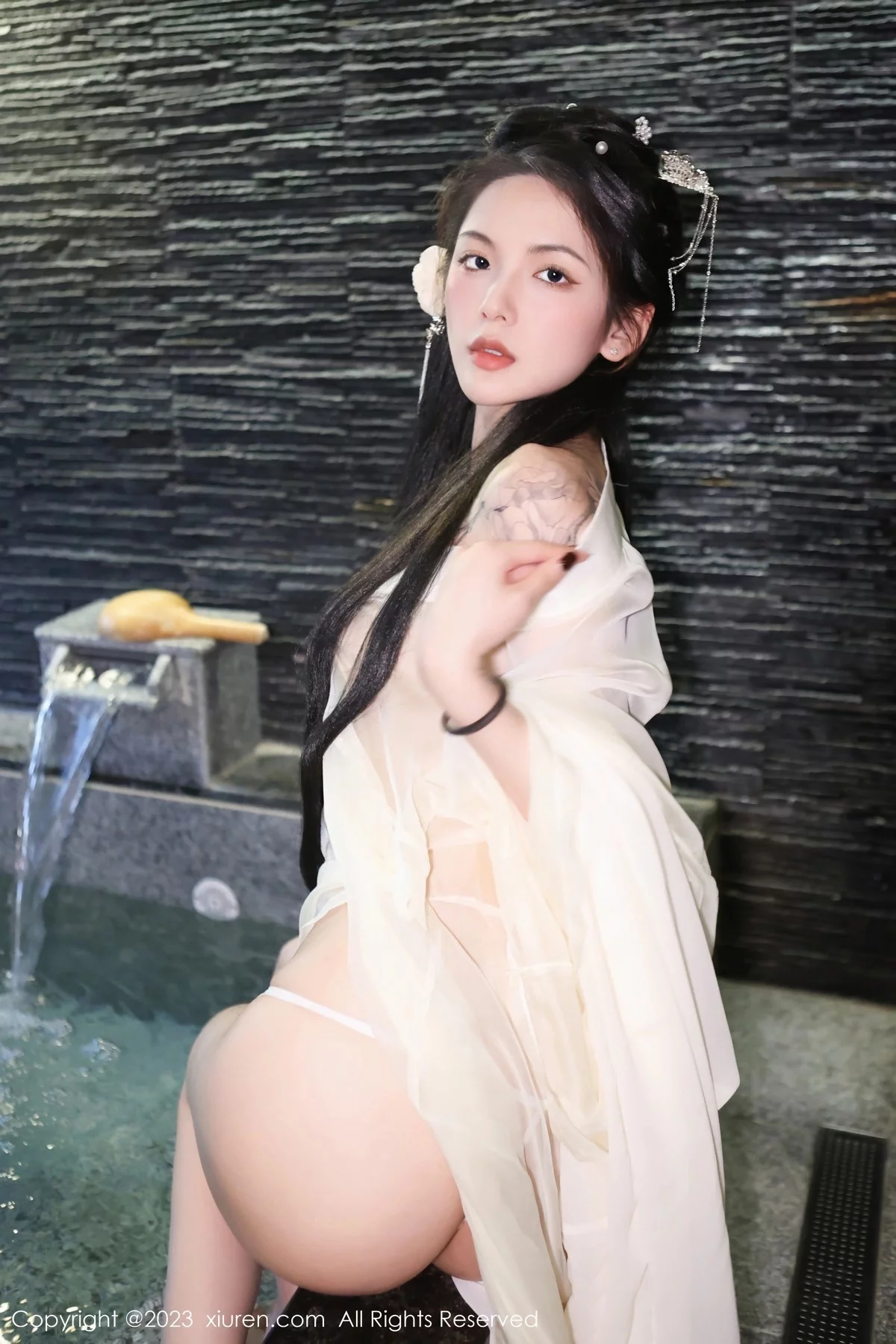 XiuRen第6430期_模特乔一一温泉浴池白纱轻透古装服饰秀惹火身材极致诱惑写真82P