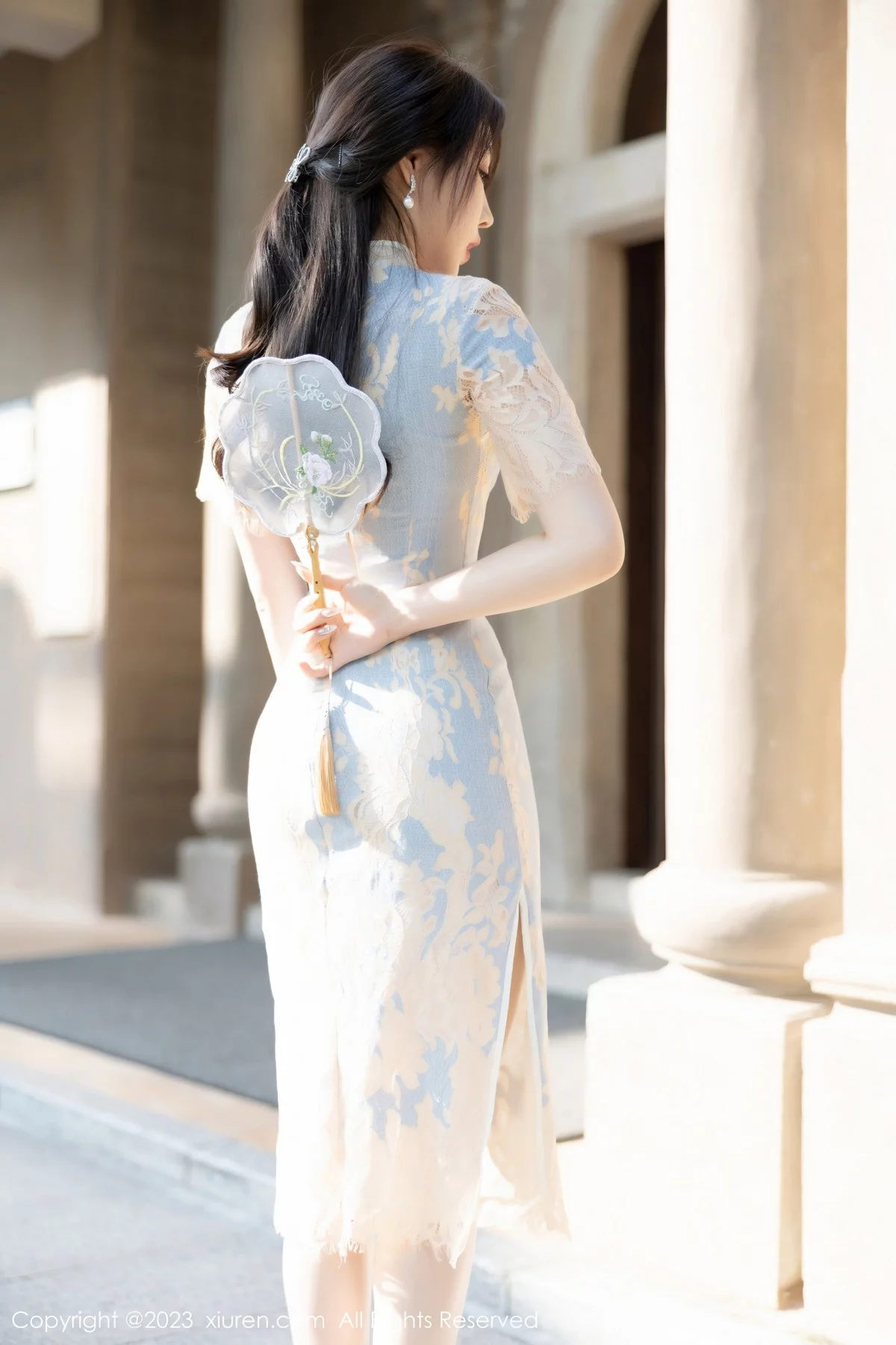 XiuRen第6434期_女神徐莉芝Booty脱浅色旗袍露蓝浅色蕾丝内衣开档肉丝诱惑写真87P