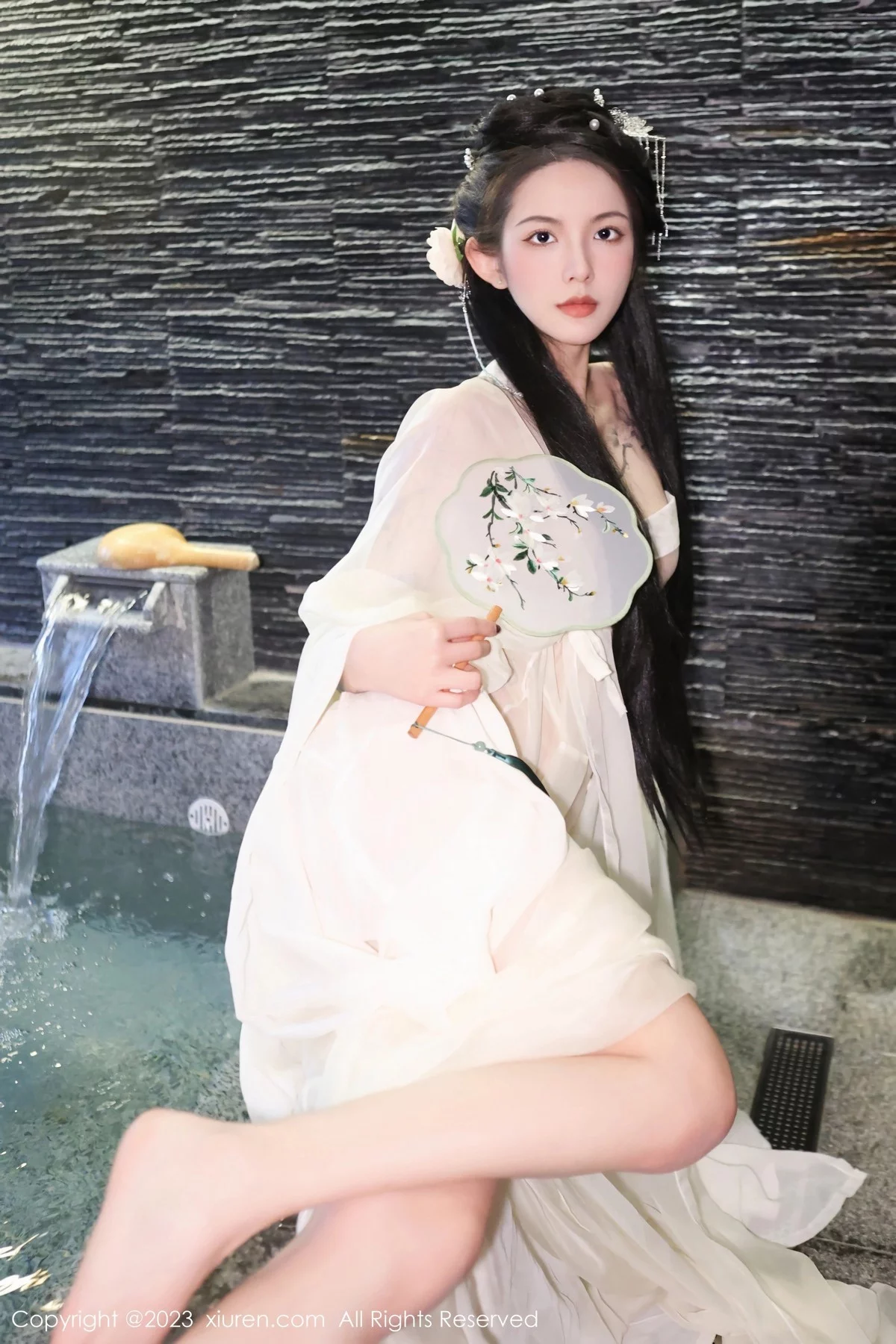 XiuRen第6430期_模特乔一一温泉浴池白纱轻透古装服饰秀惹火身材极致诱惑写真82P