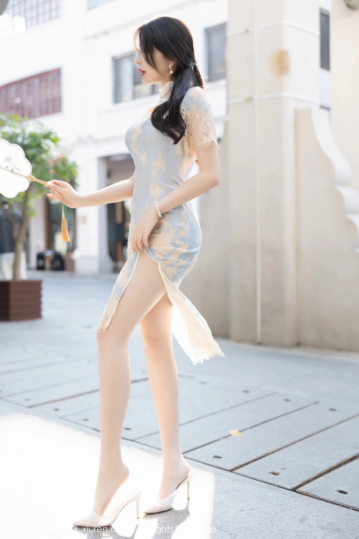 XiuRen第6434期_女神徐莉芝Booty脱浅色旗袍露蓝浅色蕾丝内衣开档肉丝诱惑写真87P