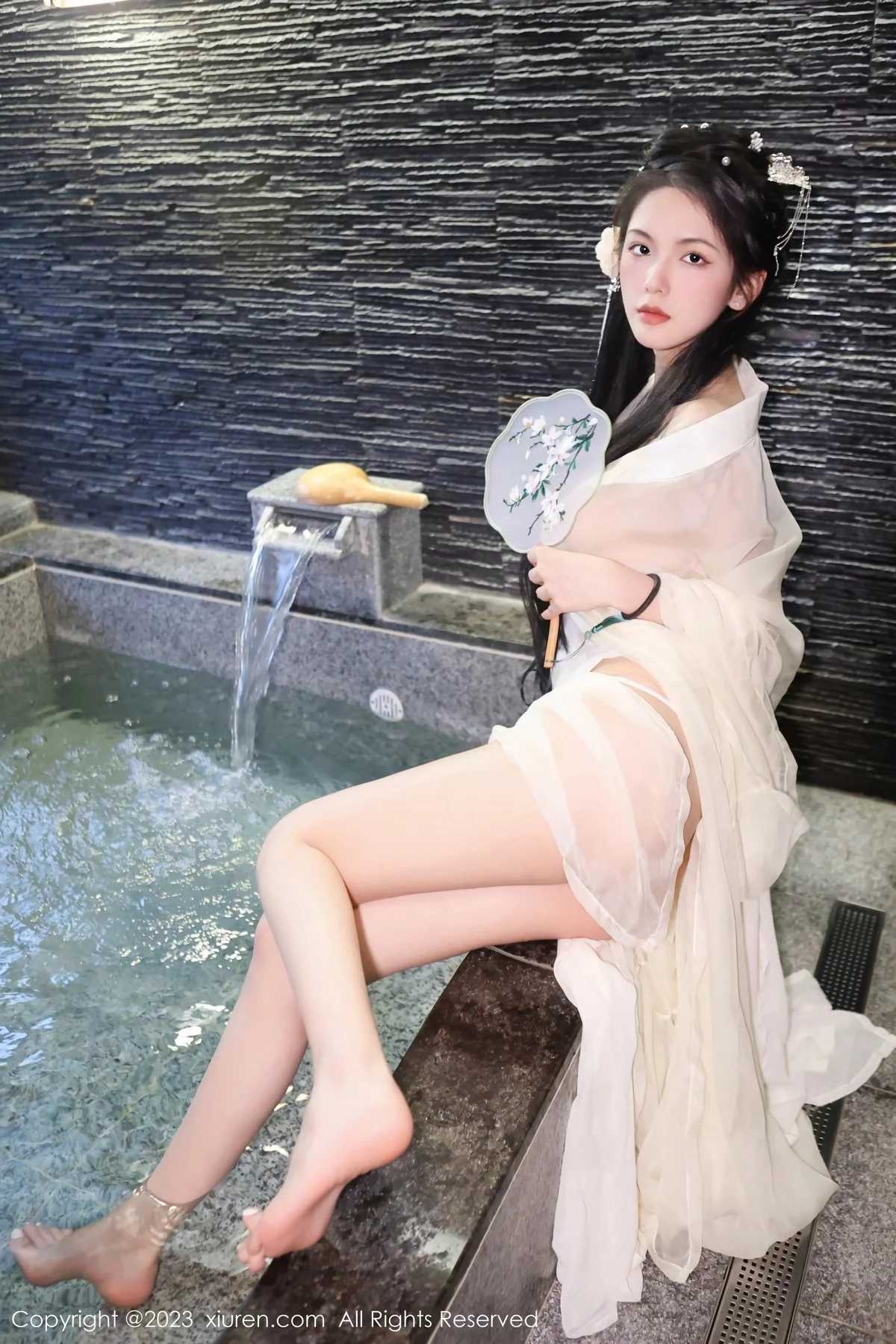 XiuRen第6430期_模特乔一一温泉浴池白纱轻透古装服饰秀惹火身材极致诱惑写真82P