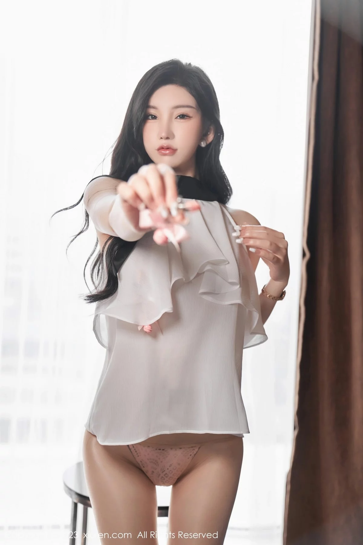 XiuRen第6435期_女神周于希Sally澳门旅拍白色薄纱服饰配超薄肉丝撩人诱惑写真83P