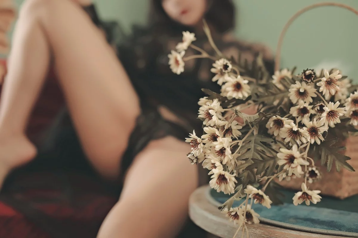 网络美女yuuhui玉汇爱欲之神主题私房脱黑色薄纱露傲人豪乳遮点极致诱惑写真104P