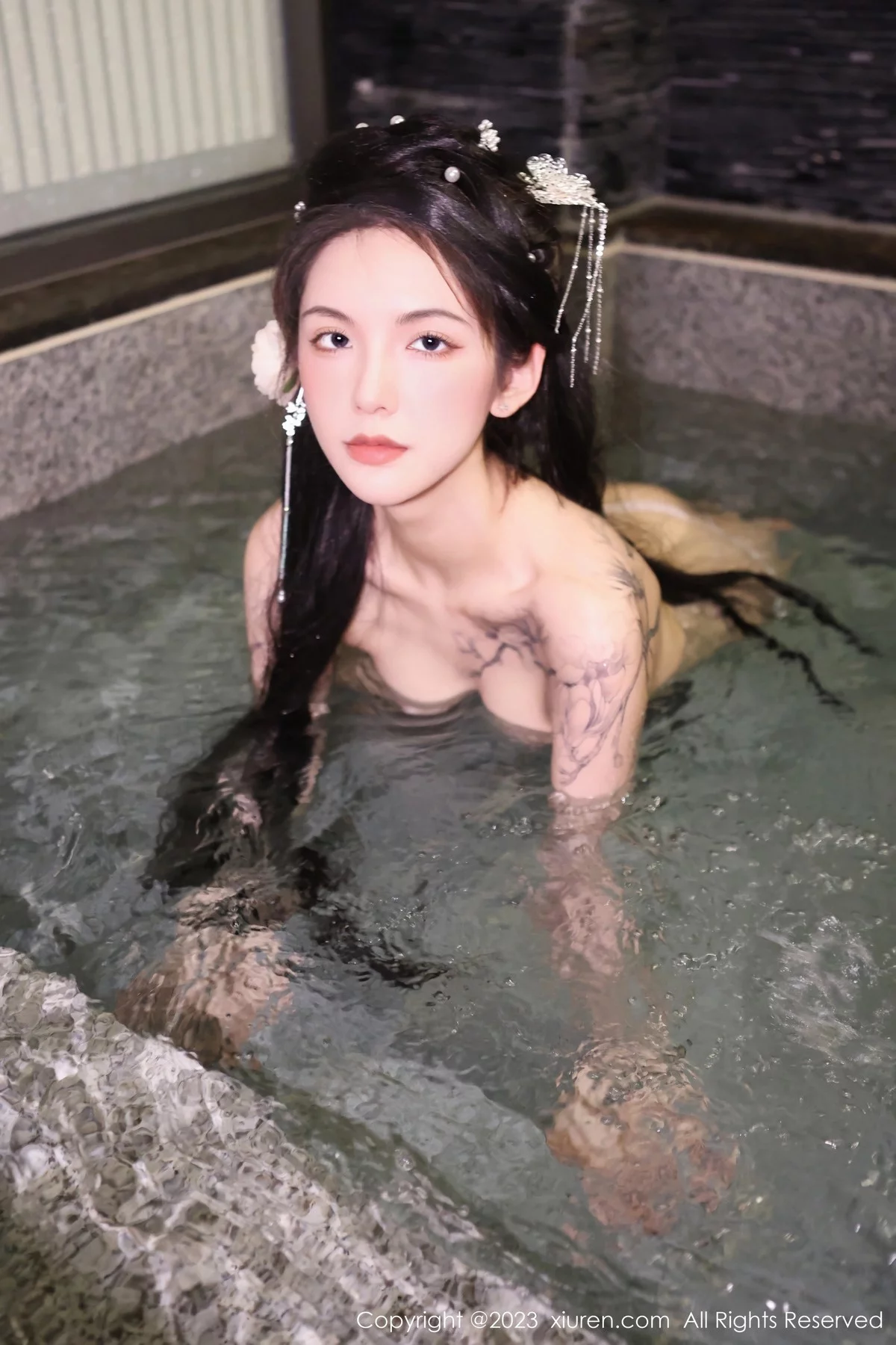 XiuRen第6430期_模特乔一一温泉浴池白纱轻透古装服饰秀惹火身材极致诱惑写真82P