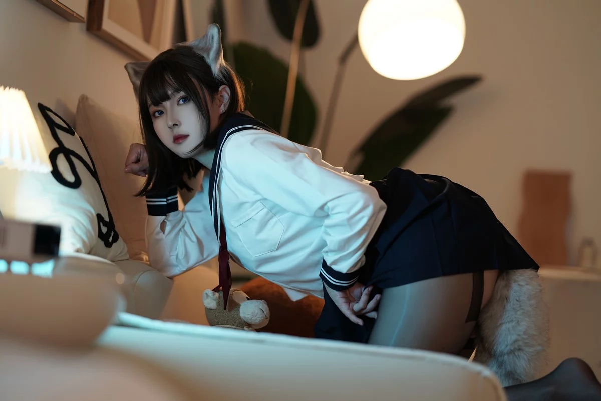 网络美女Natsuko夏夏子大尾巴喵主题私房性感JK制服配超薄黑丝秀美腿诱惑写真50P
